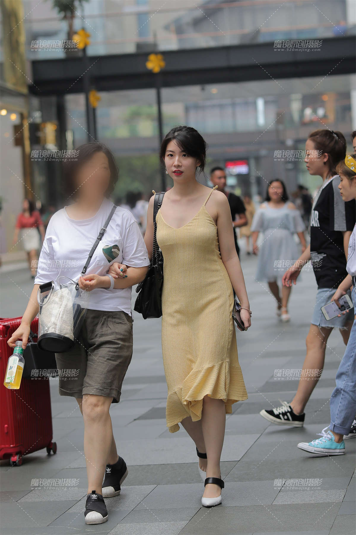 图片[2]-黄裙美眉-日更街拍