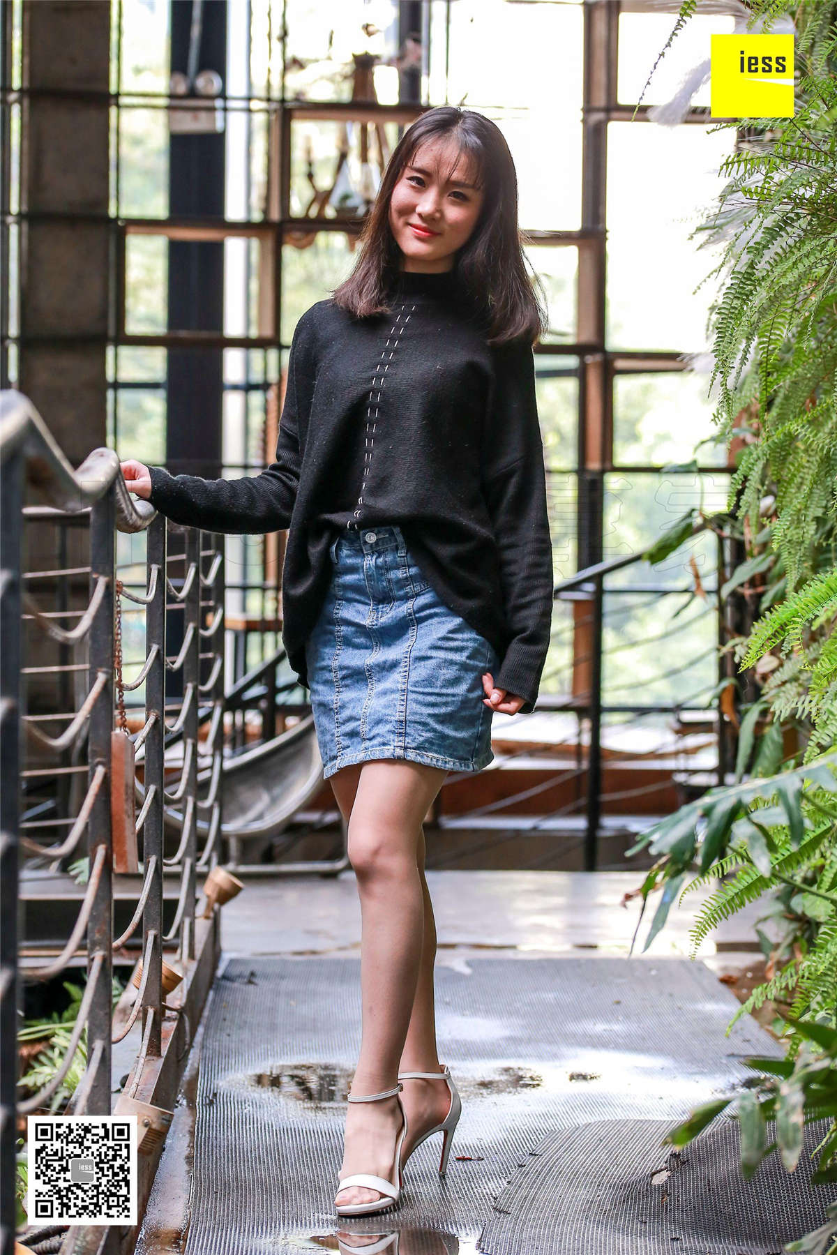 图片[2]-IESS异思趣向 丝享家208期：老师的白色一字扣凉鞋Julia-日更街拍