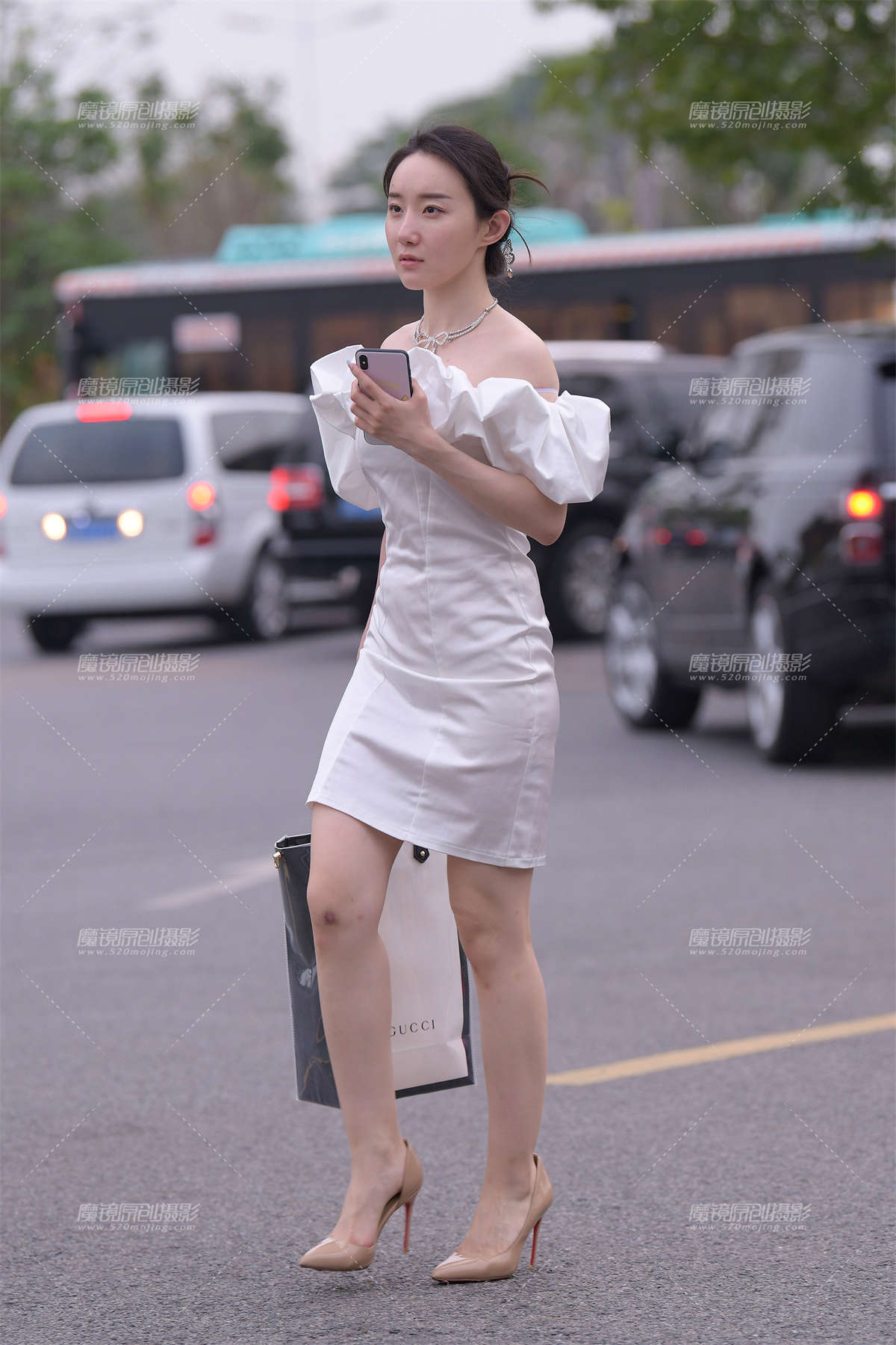 一字肩小姐姐-日更街拍