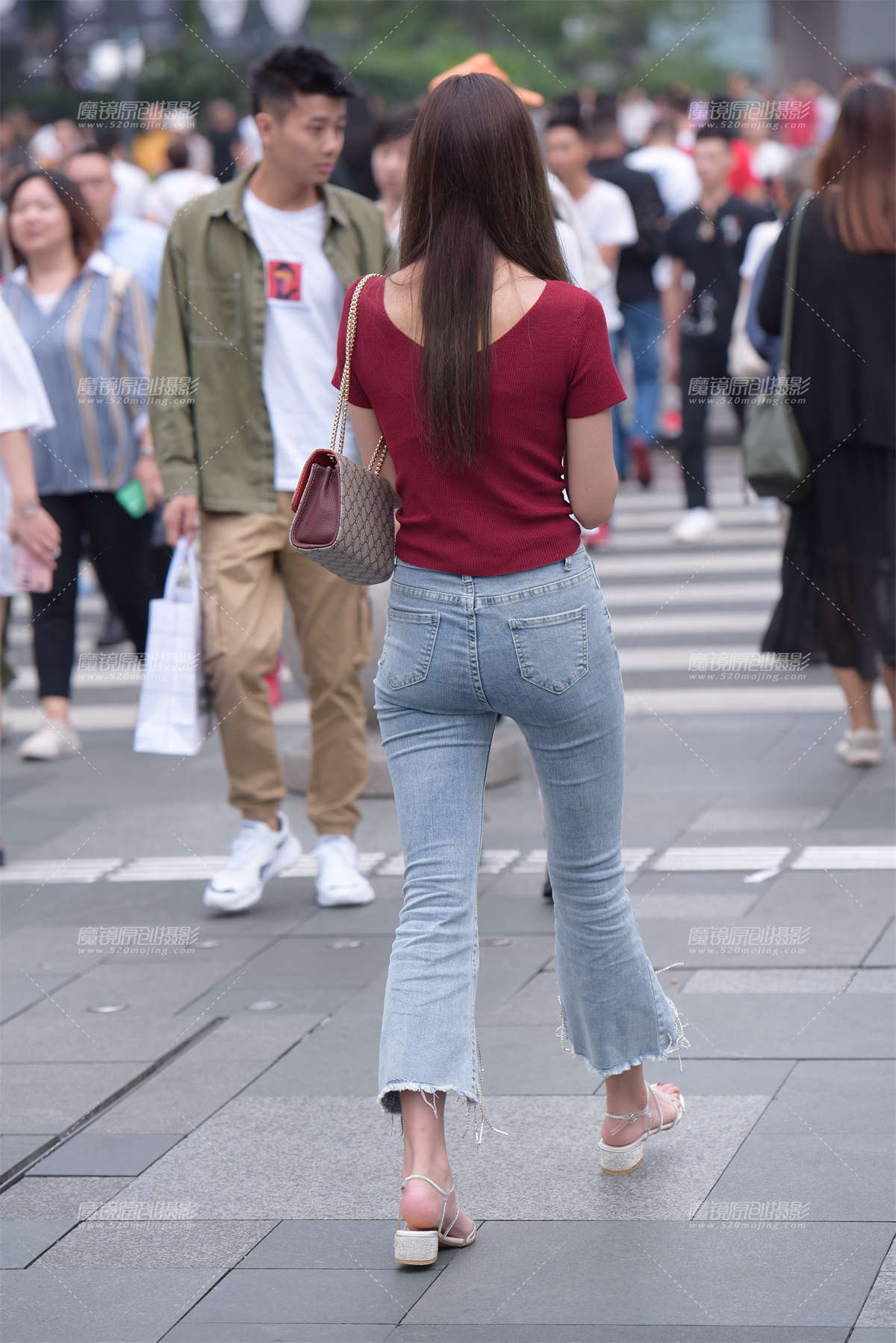 图片[2]-【慕容笙赛贴】玩手机的小姐姐-日更街拍