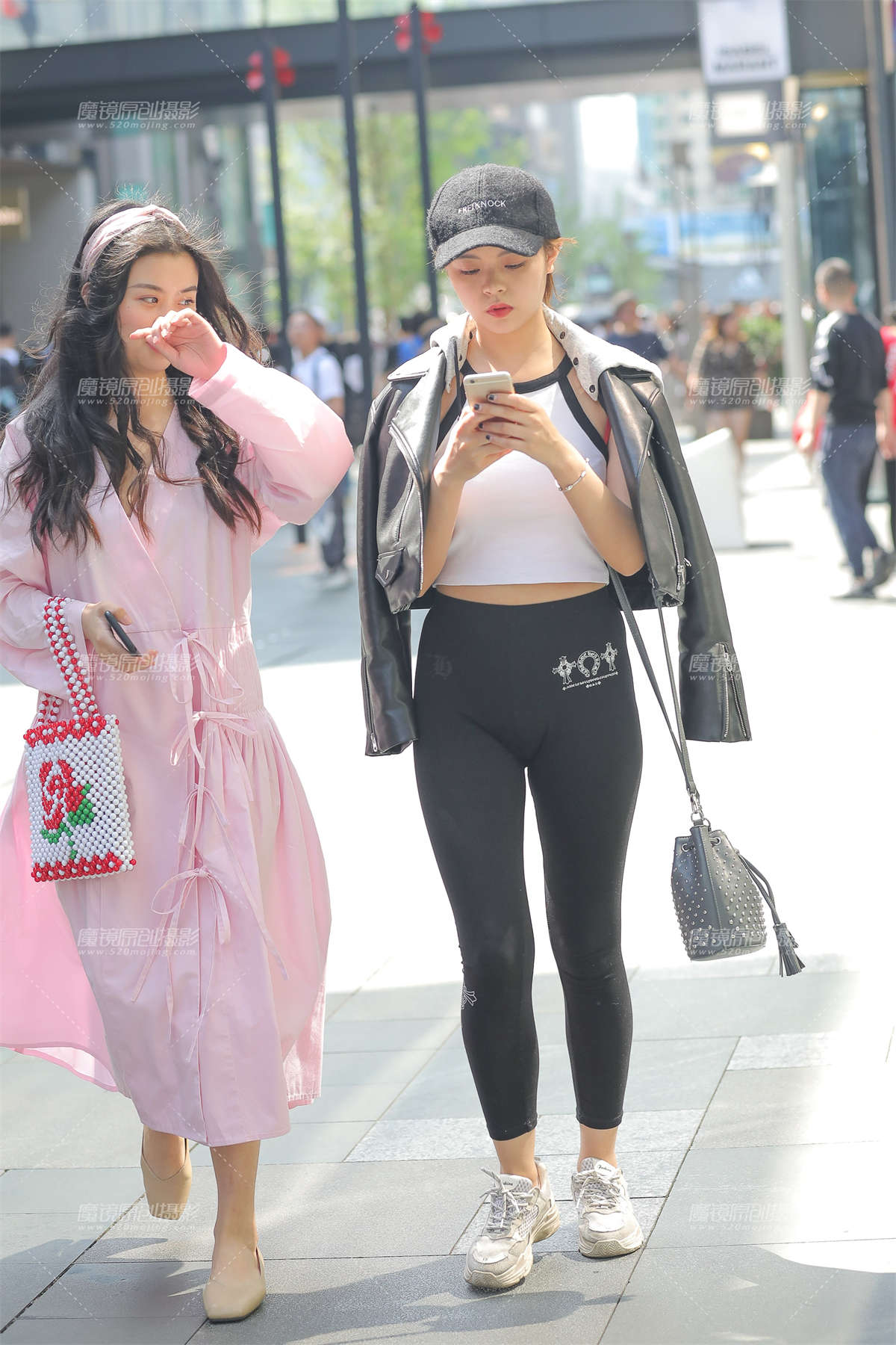 【凯恩赛贴】紧身裤小妹-日更街拍