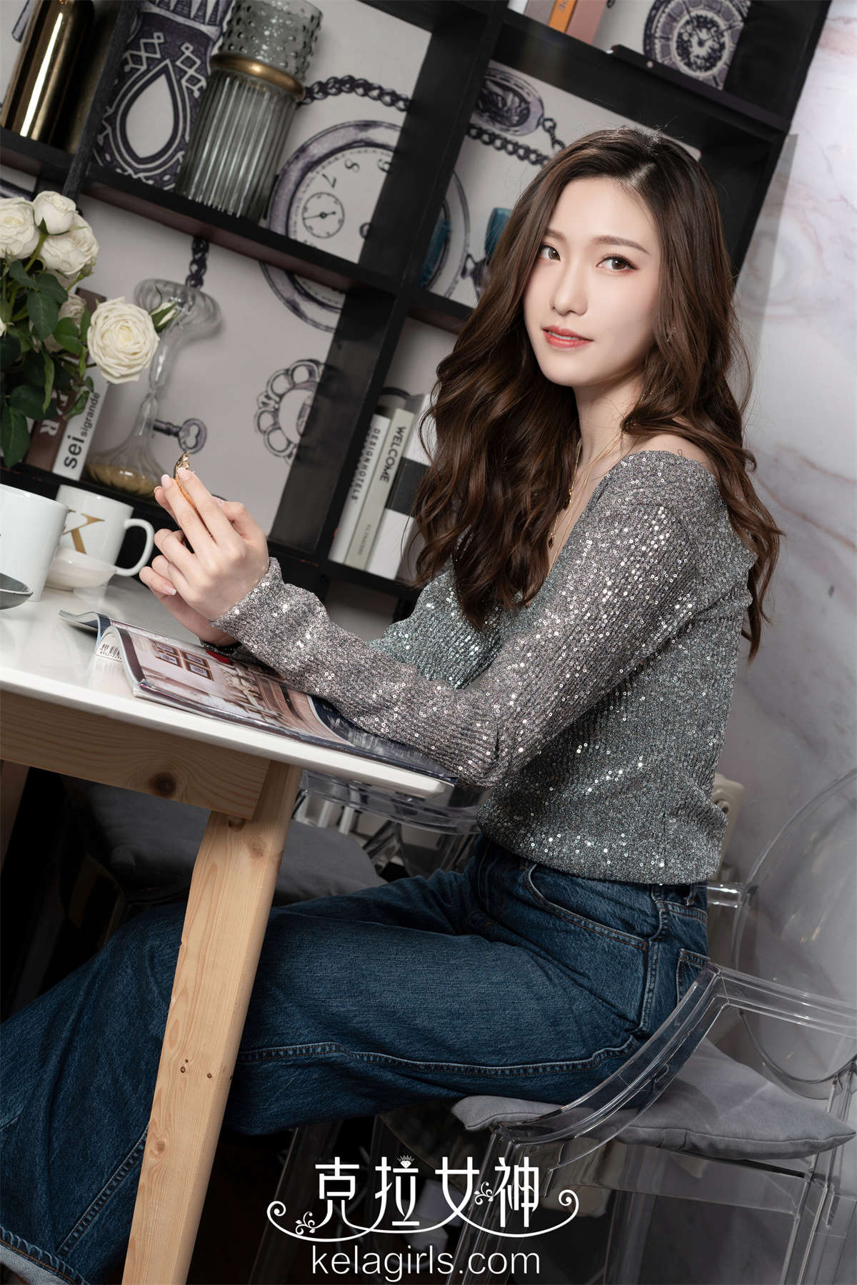Kelagirls克拉女神 2019.06.03《银装小翘臀》芊芊-日更街拍