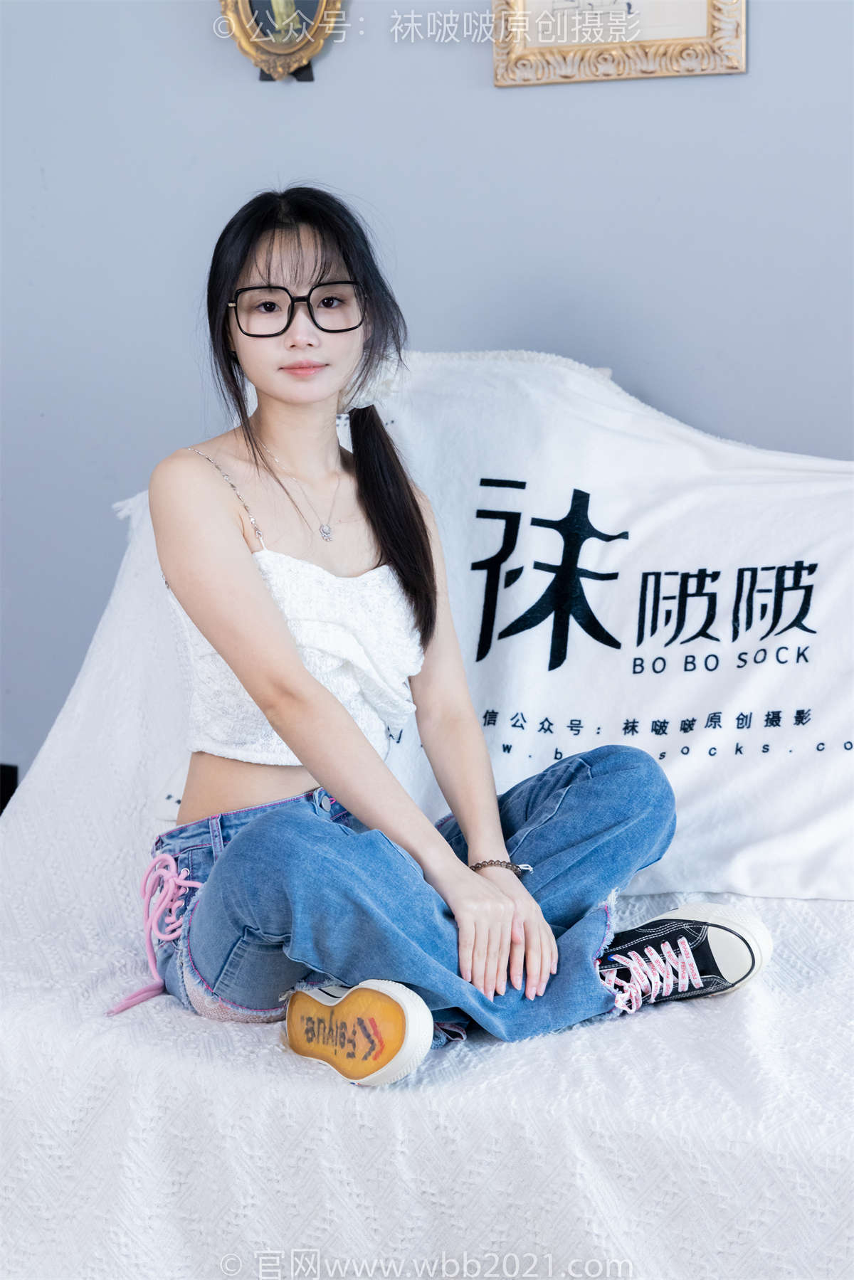 图片[2]-袜啵啵 No.372 甜甜圈-板鞋、白色蕾丝袜、可拆卸牛仔裤、裤里丝 花絮版-日更街拍