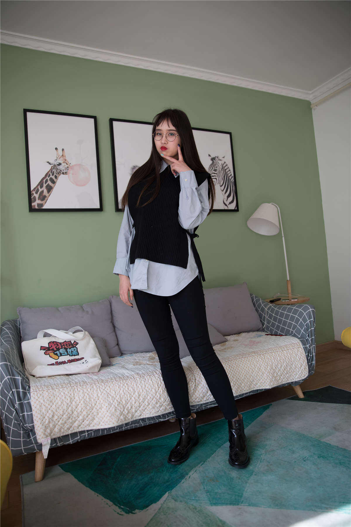 物恋传媒331期：菲菲-流浪嘉年华-日更街拍