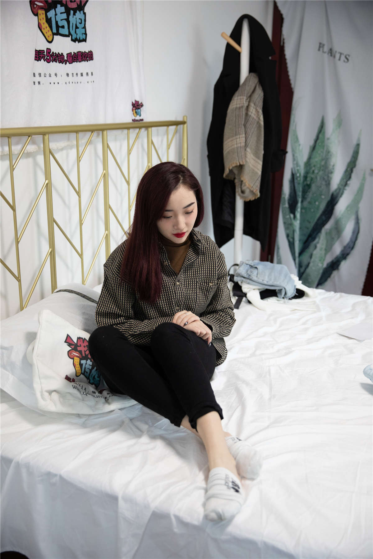 物恋传媒 NO.614 小晴-大地长歌-日更街拍