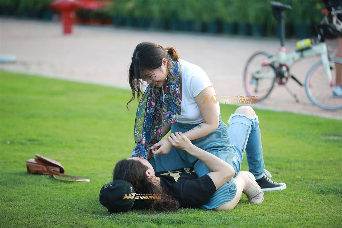 图片[2]-【凯恩赛帖】情侣嬉戏-日更街拍