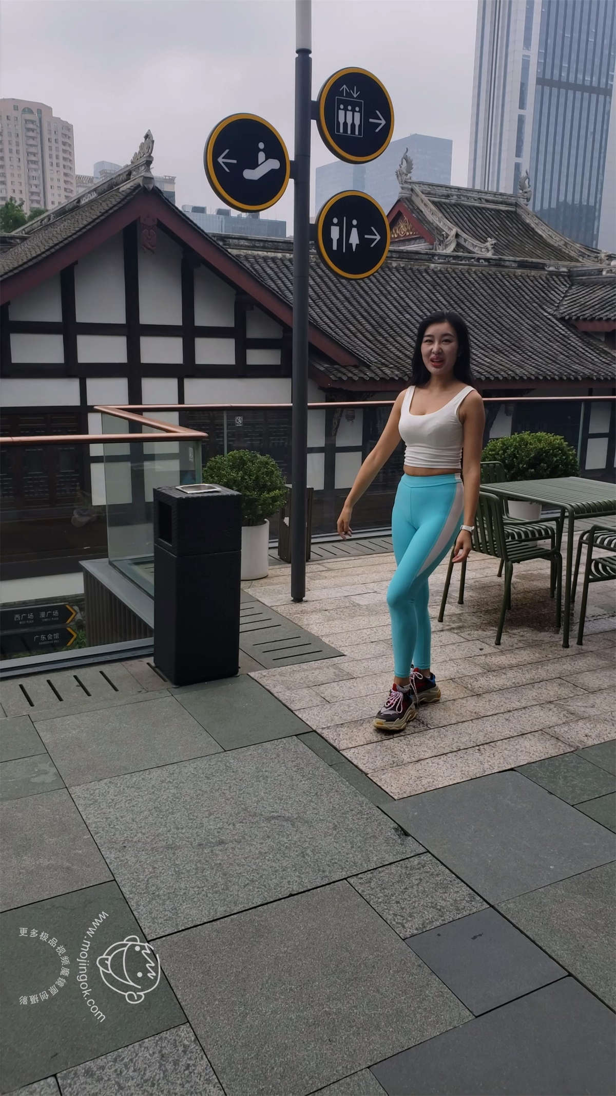 图片[2]-紧身瑜伽裤丰满美女-日更街拍