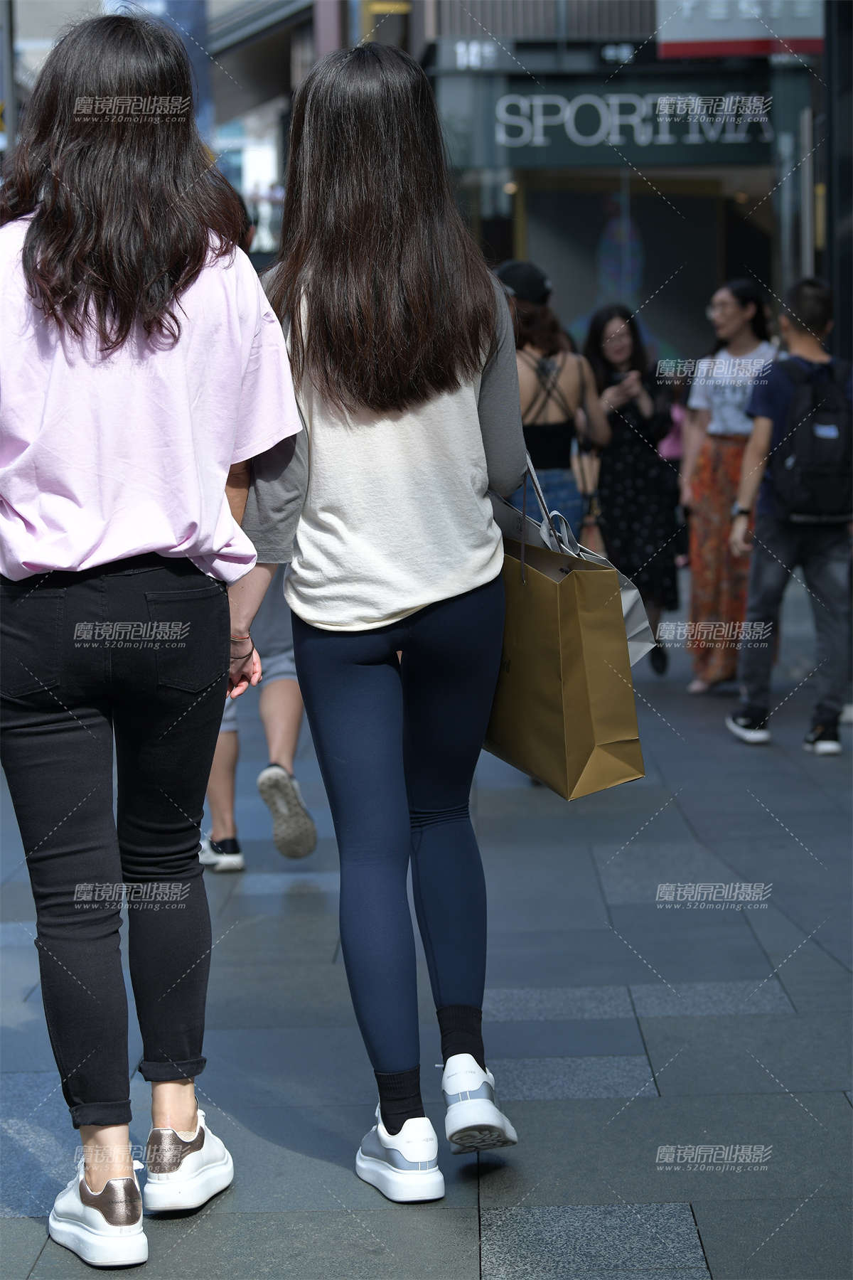 图片[2]-藏蓝色紧身裤美眉-日更街拍