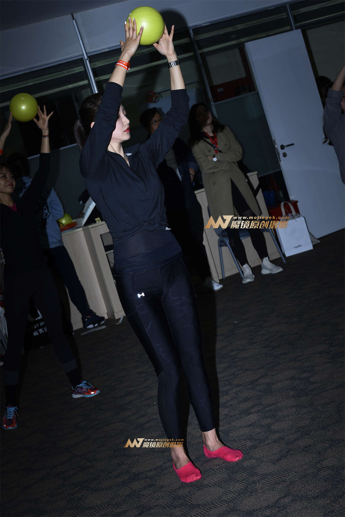 【咔喳赛贴】美女爱球操-日更街拍