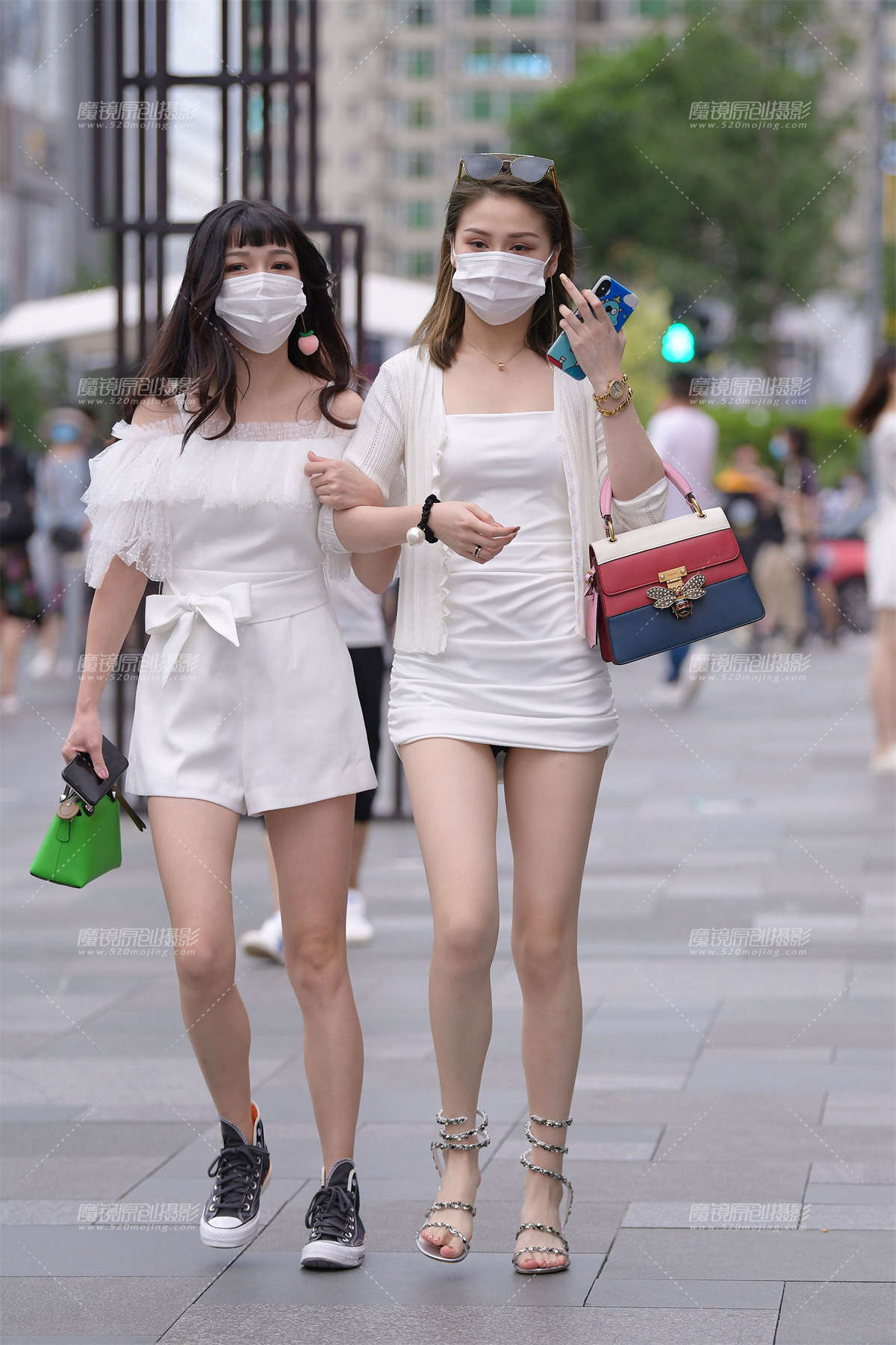 抹胸裙白皙美腿闺蜜-日更街拍