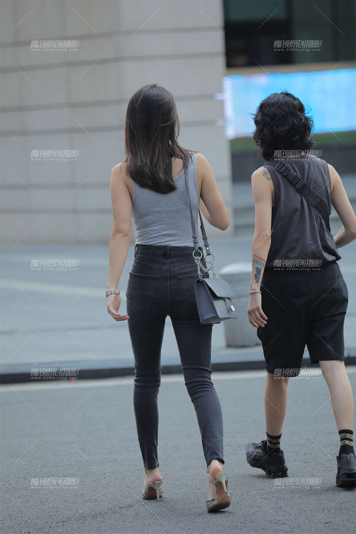 图片[2]-被小姐姐撩人的回眸眼神电到了-日更街拍