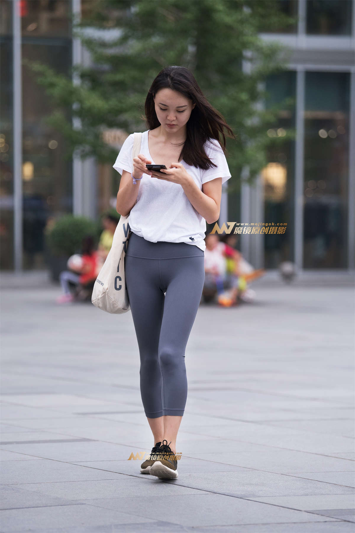 【一只傻麋鹿赛帖】灰色紧身瑜伽裤美女-日更街拍