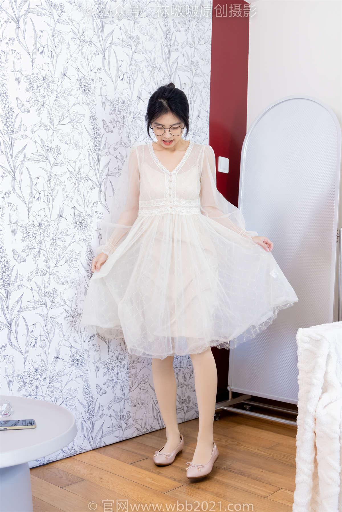 图片[2]-袜啵啵 No.532 奶油-平底鞋、厚肉丝、瑜伽动作,皮筋绑脚老头乐挠脚剧情 花絮剧情版-日更街拍