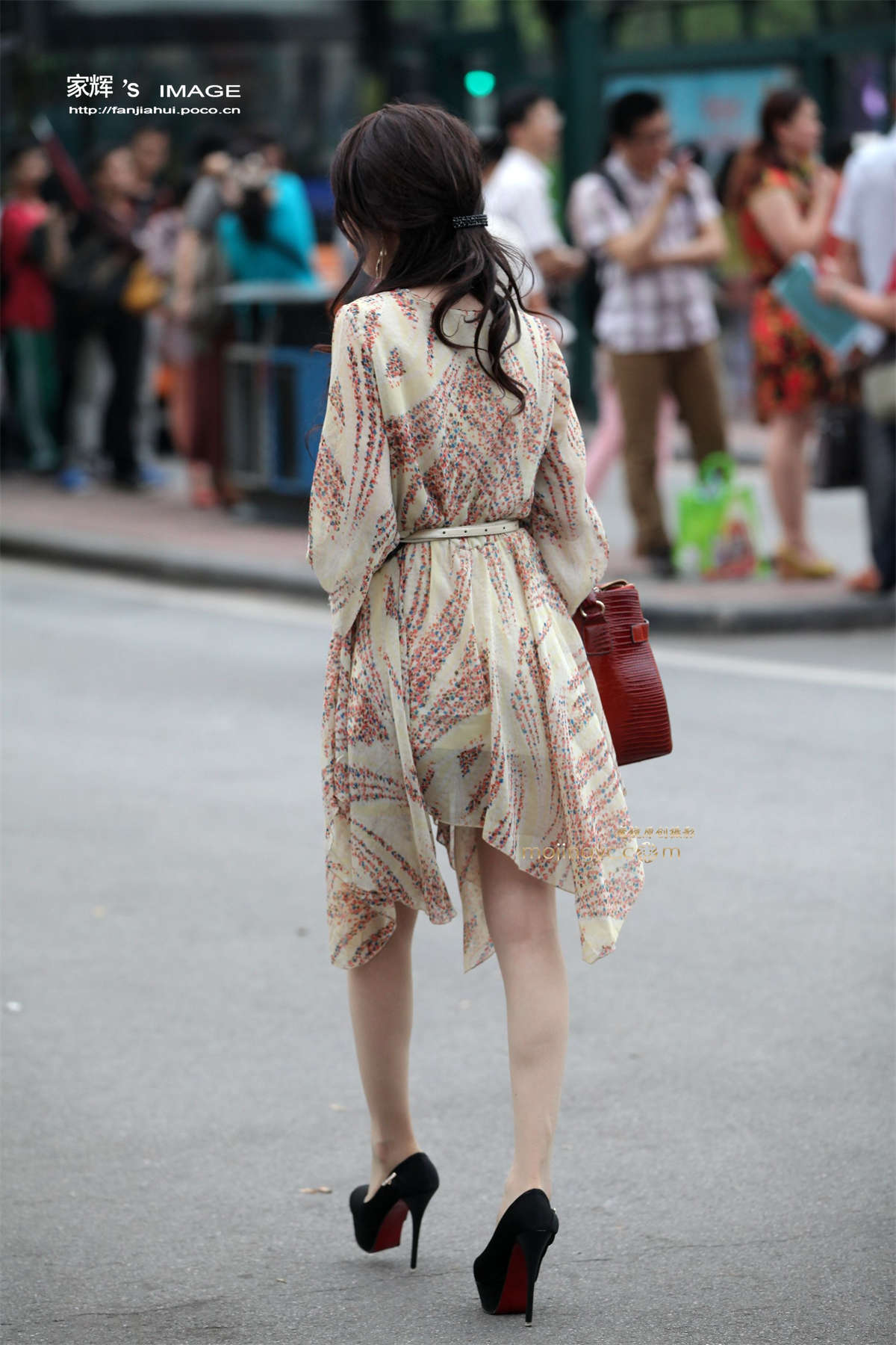 图片[2]-肉丝少妇好细的腿-日更街拍