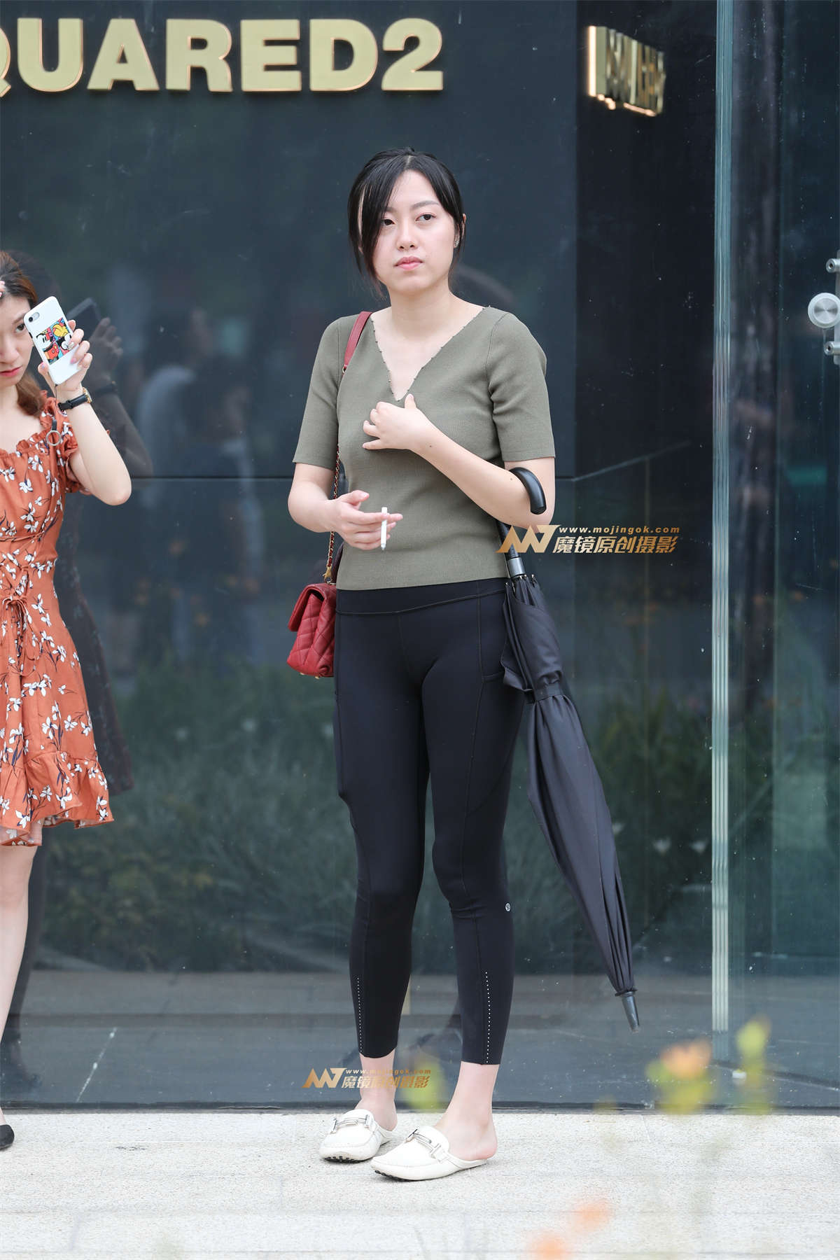 [辉辉赛贴]黑丝健身裤长腿小姐姐-日更街拍