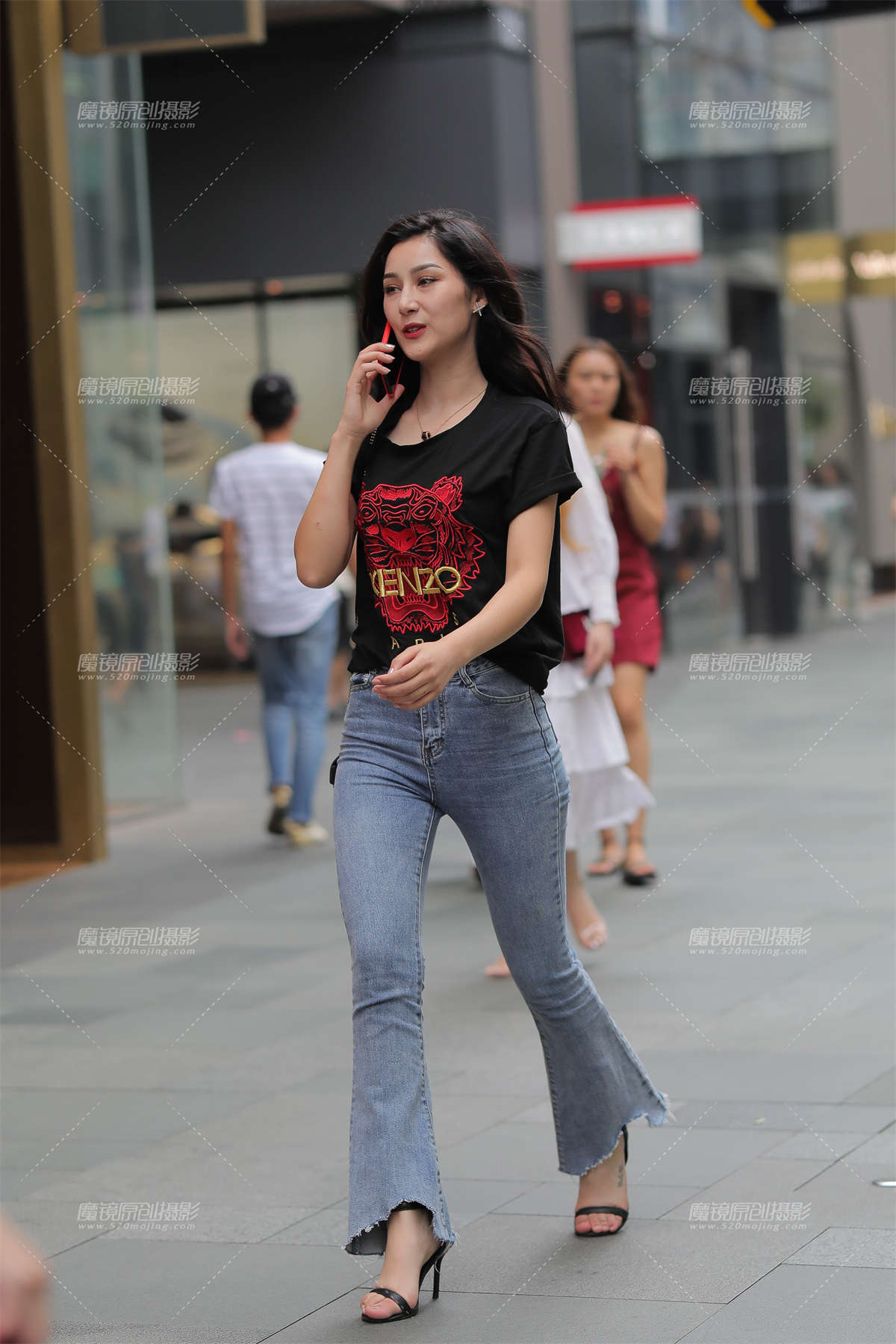 紧牛美眉-日更街拍