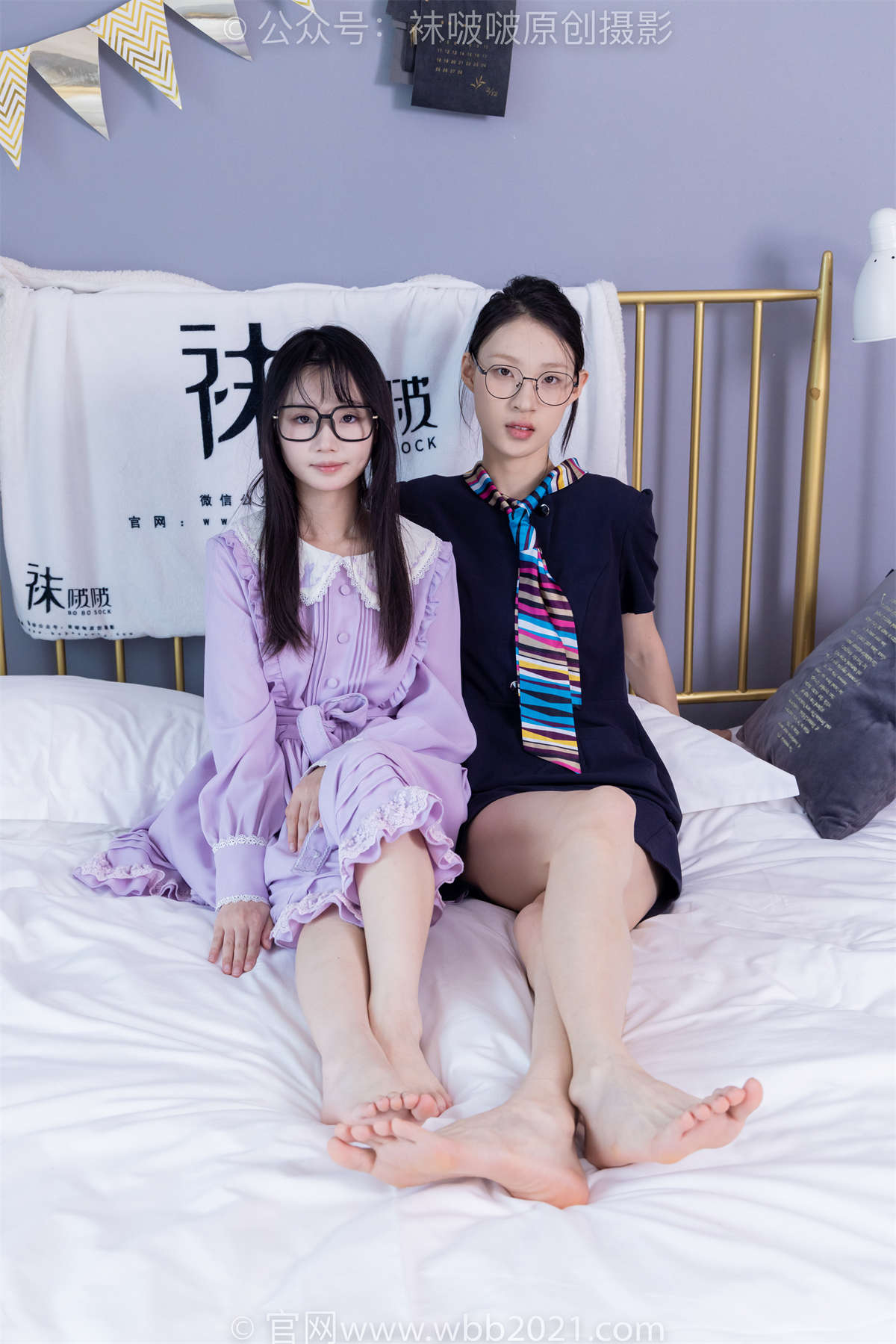 袜啵啵 No.384 雪糕甜甜圈-两双高跟凉鞋、黑丝（脚尖加固款）、白丝（脚尖加固款）、裸足、裸足脚对脚剧情 花絮版-日更街拍