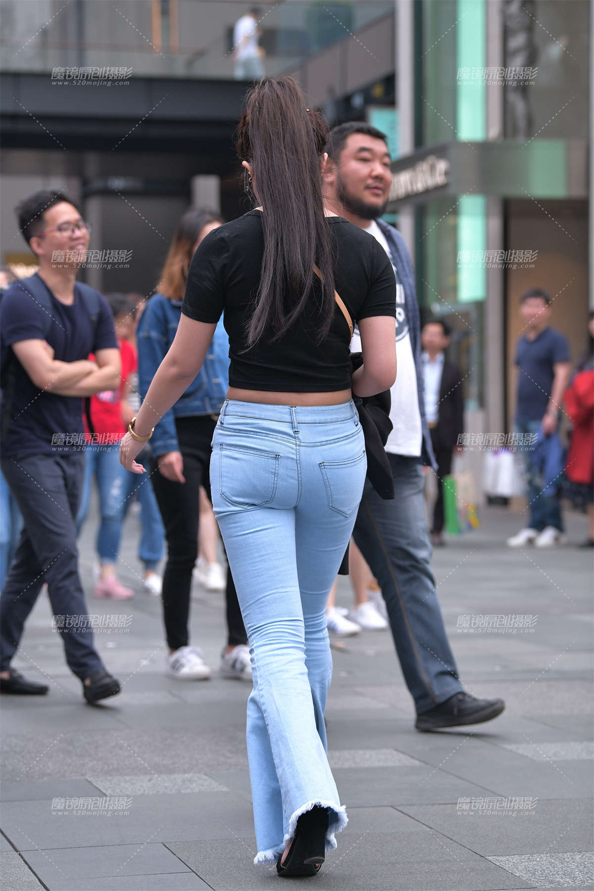 图片[2]-搭讪带口罩de紧牛美臀小姐姐-日更街拍