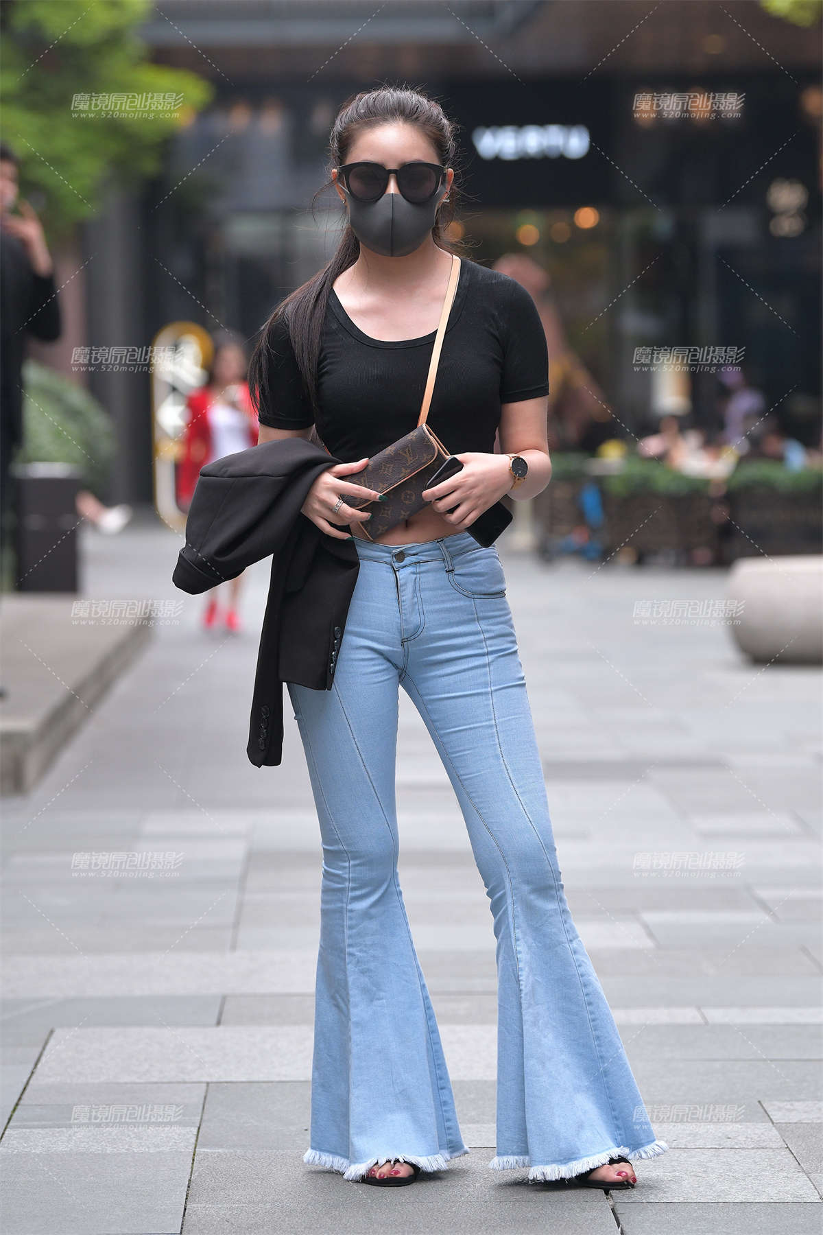 搭讪带口罩de紧牛美臀小姐姐-日更街拍