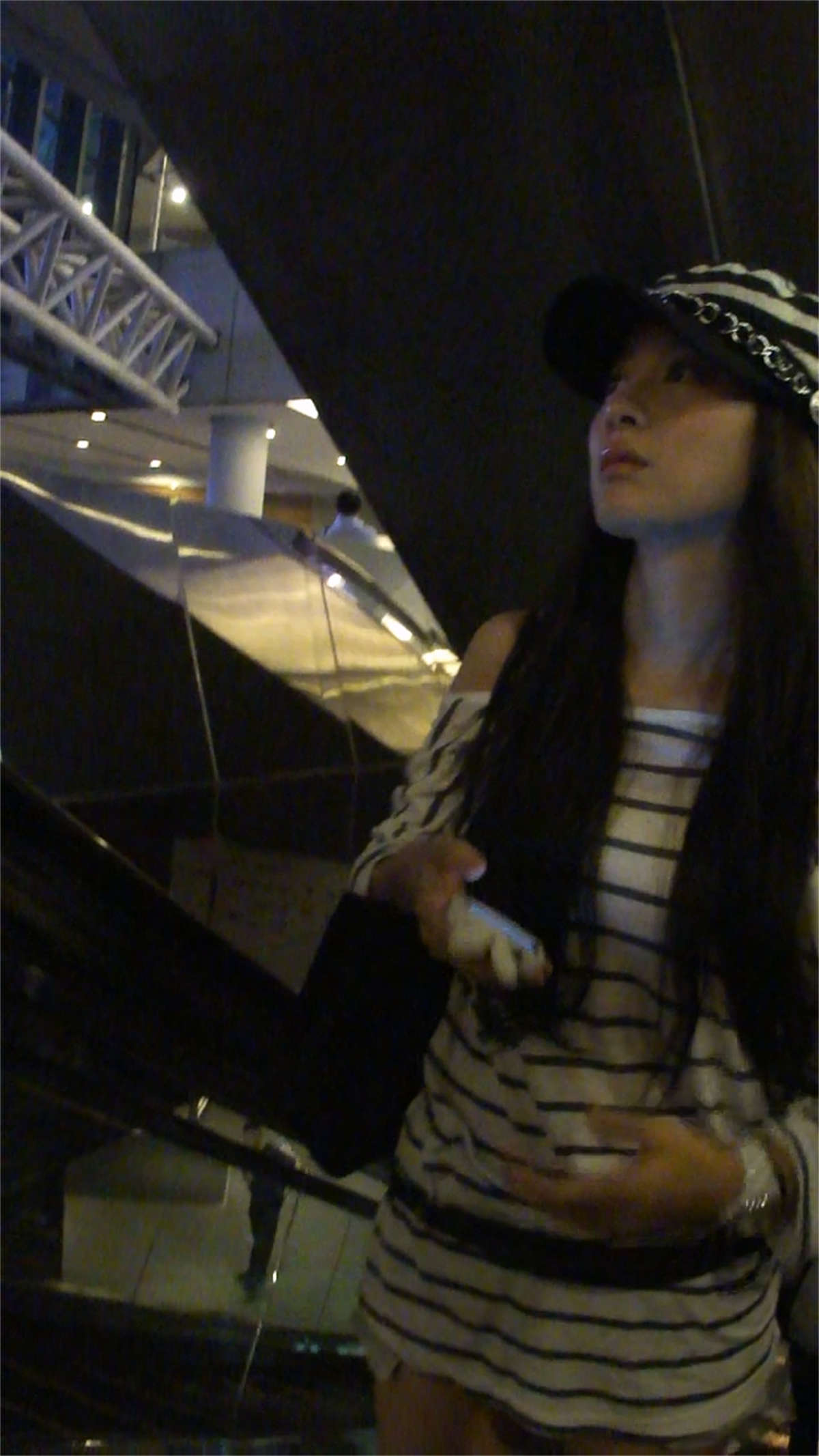 超短裤美腿高跟正妹-日更街拍