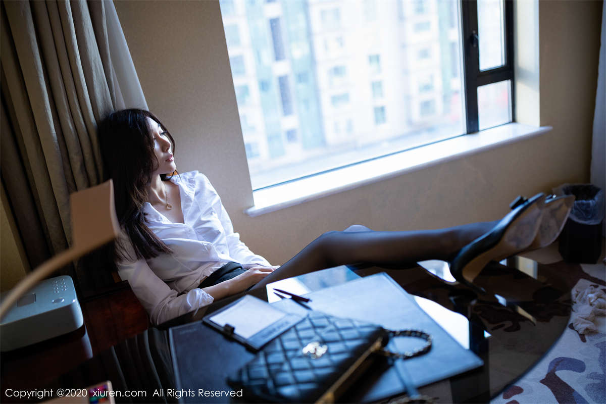 图片[2]-Xiuren秀人网 2020.01.15 NO.1933 伊思思-日更街拍