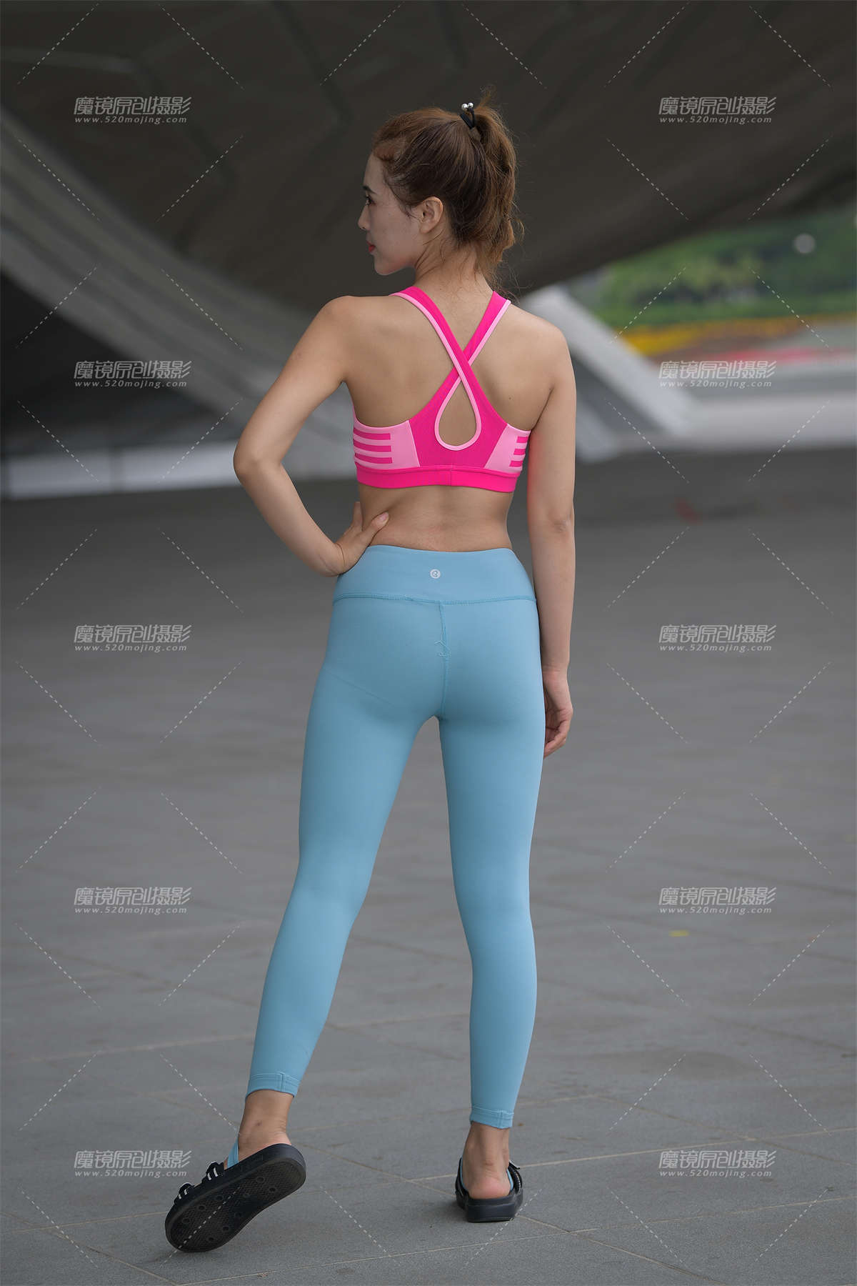 图片[2]-【街拍之魂赛帖】这样的紧身美女你喜欢吗-日更街拍