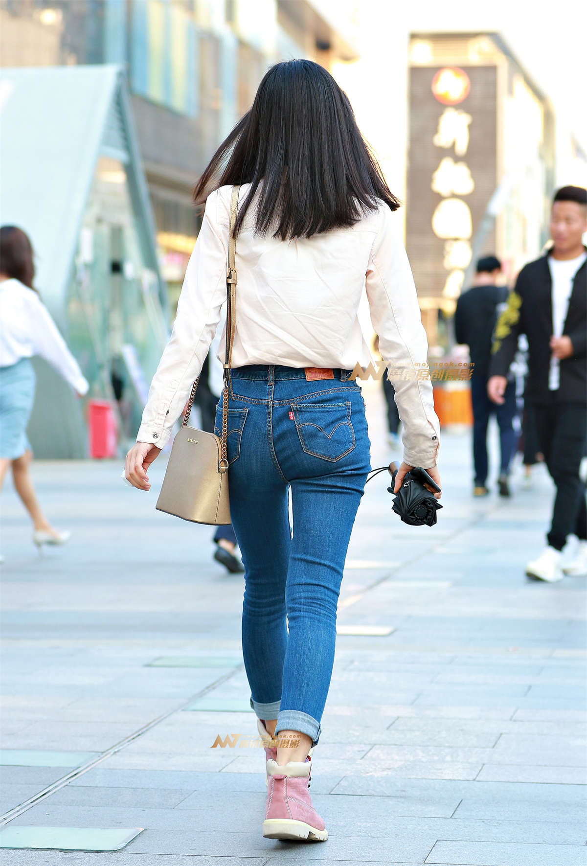 图片[2]-乖巧清纯 紧牛翘臀 小美眉-日更街拍