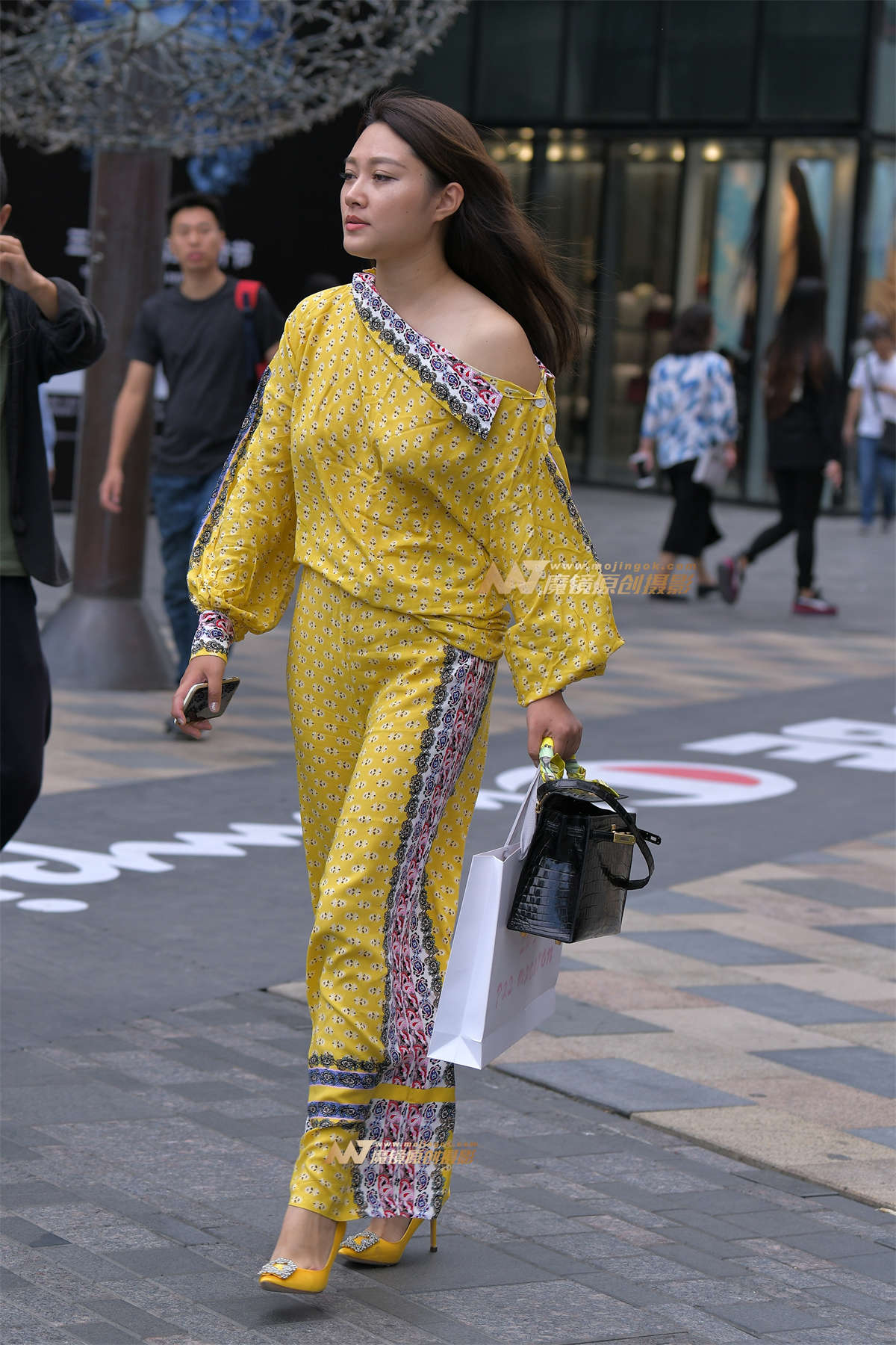 【红石赛帖】两个漂亮时尚少妇-日更街拍