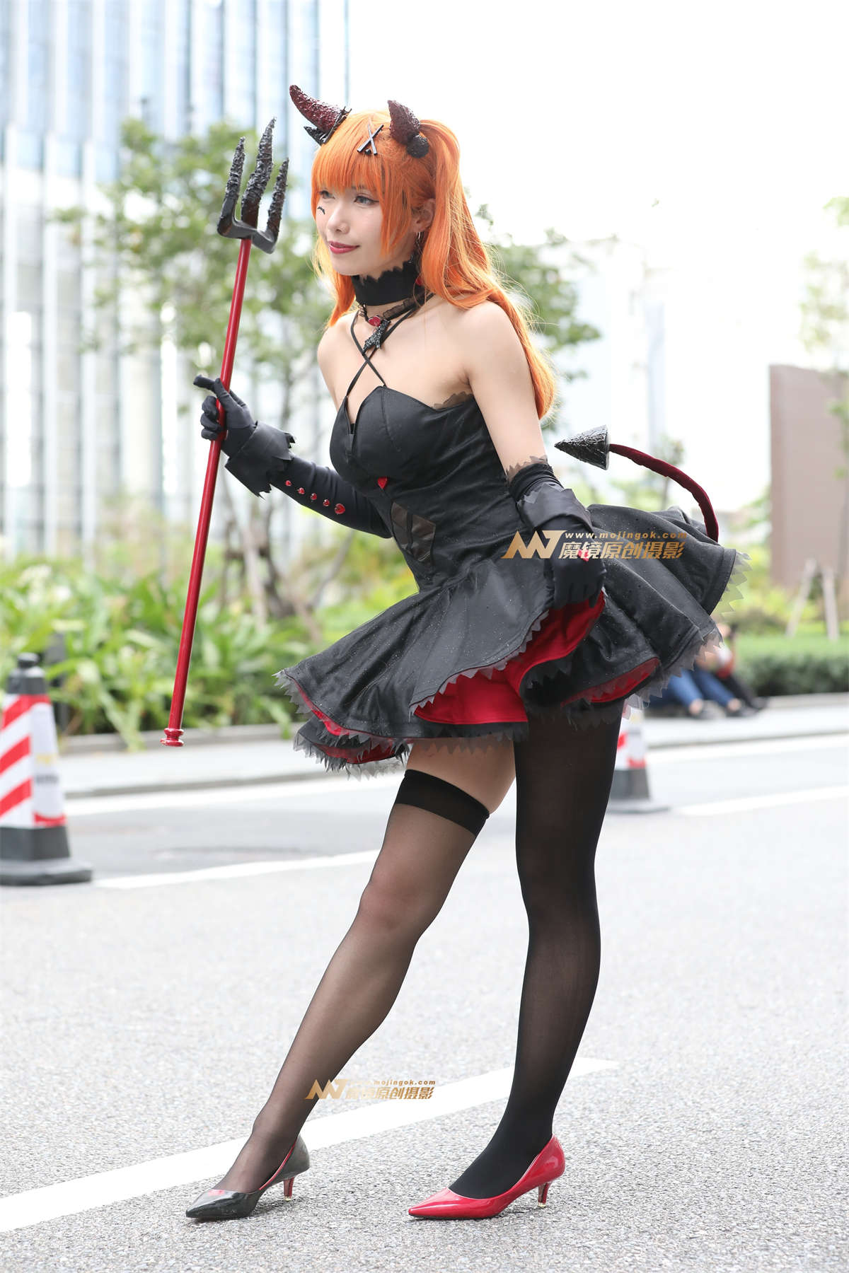 [辉辉赛贴]黑丝美腿小恶魔-日更街拍