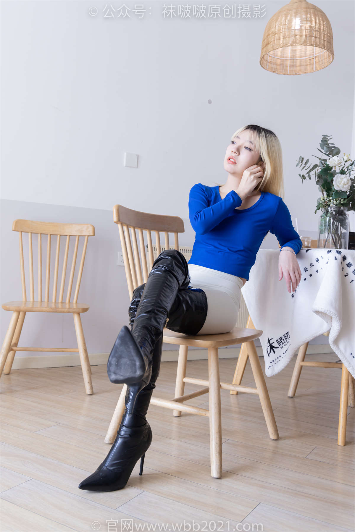 图片[2]-袜啵啵 No.534 小甜豆-高跟长靴、油亮薄黑丝叠穿薄肉丝五指袜（脚尖透明款）、薄肉丝五指袜、瑜伽短裤裤里丝 超长花絮版-日更街拍