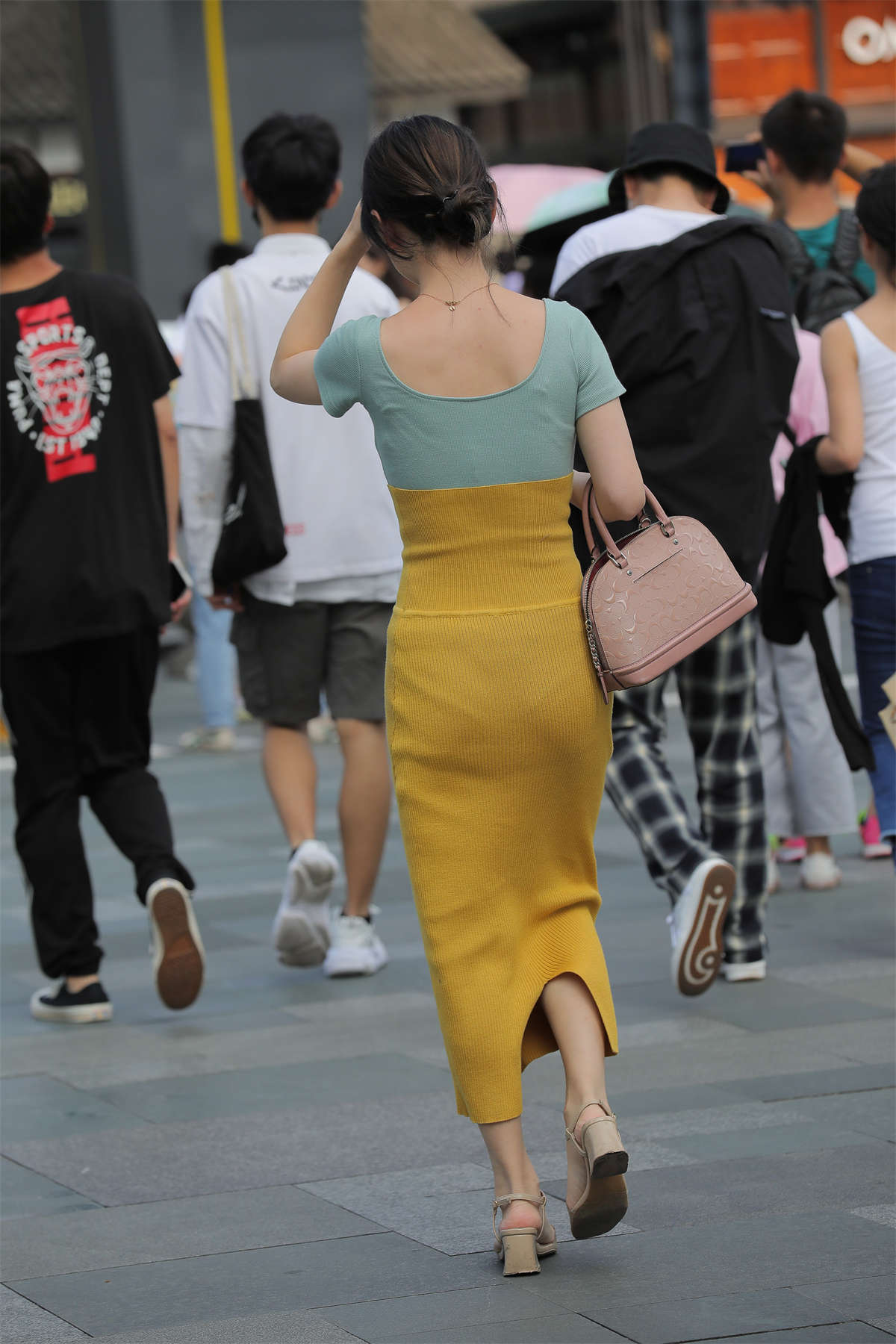 图片[2]-穿搭秀气-日更街拍