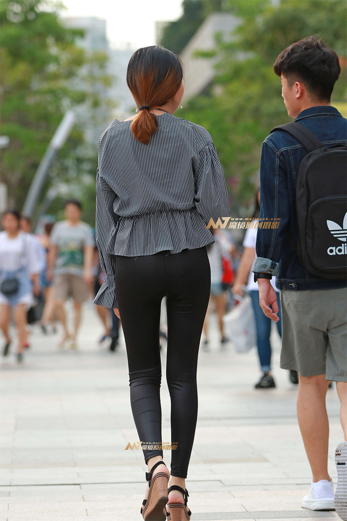 图片[2]-紧张皮裤-日更街拍