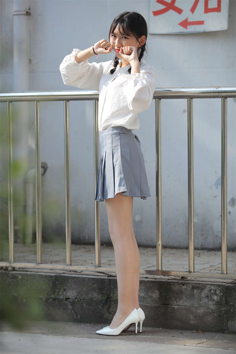 奈丝写真 NO.072 小橙子 扎马尾辫 穿白褶裙-日更街拍