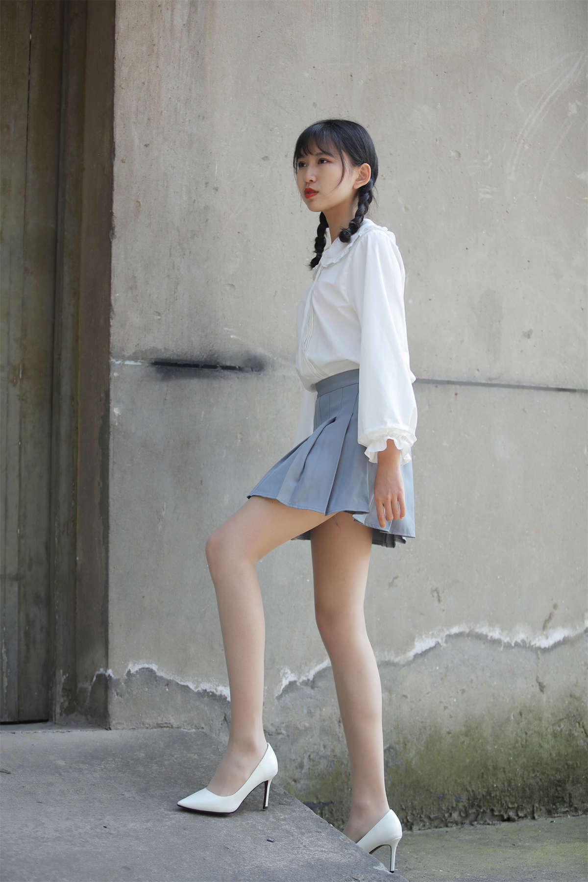 图片[2]-奈丝写真 NO.072 小橙子 扎马尾辫 穿白褶裙-日更街拍