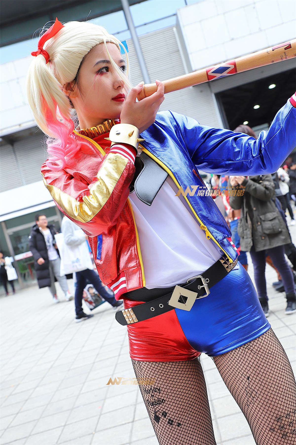 又见性感黑网小丑女-日更街拍