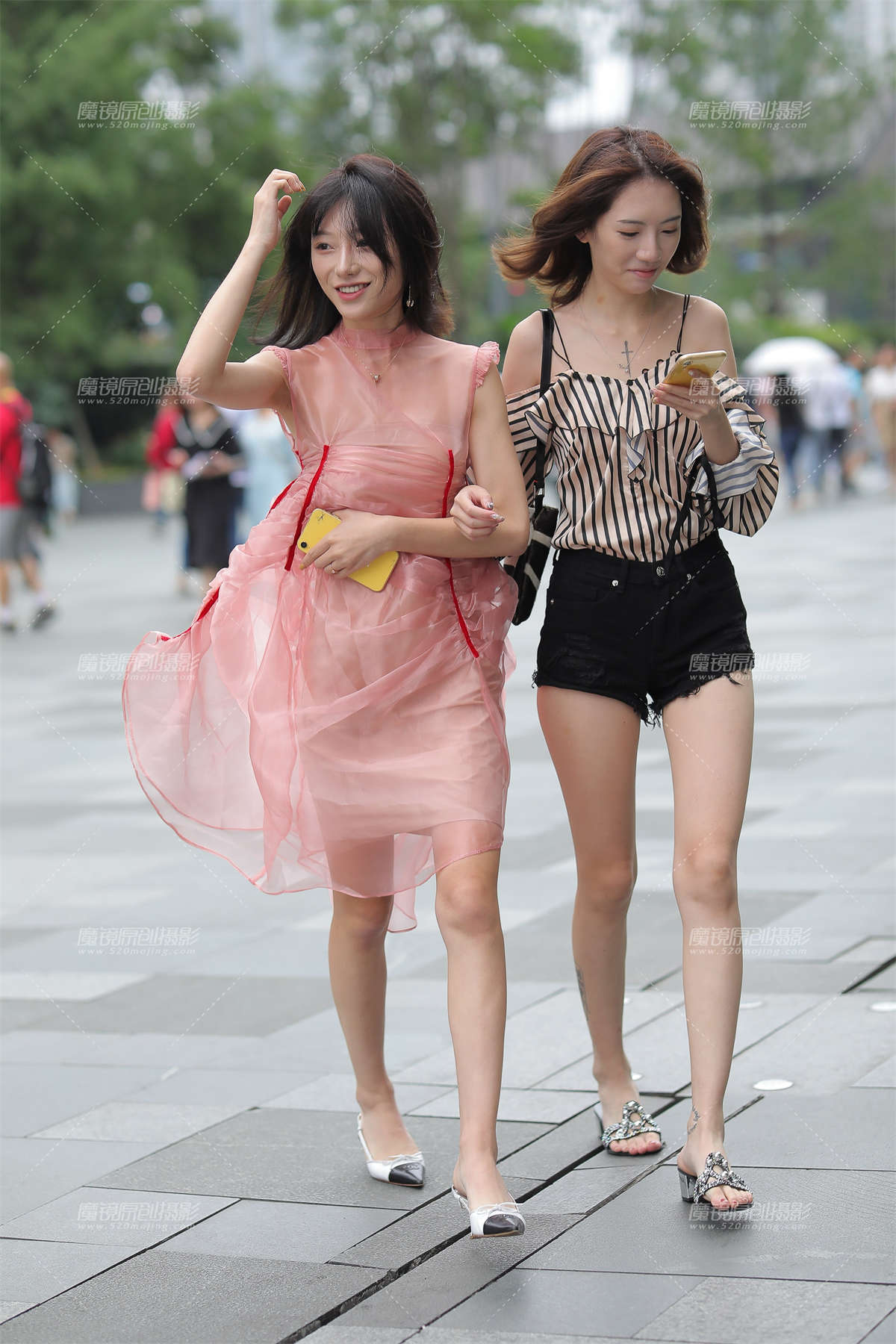 【凯恩赛贴】两个美女，喜欢哪一个？-日更街拍