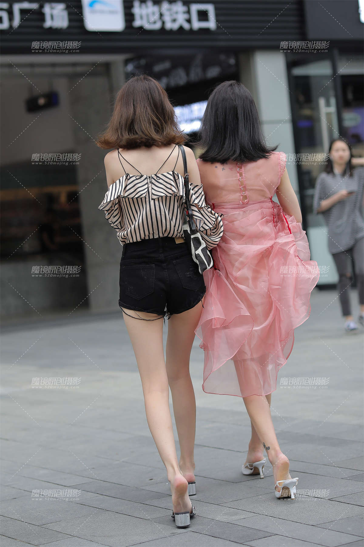 图片[2]-【凯恩赛贴】两个美女，喜欢哪一个？-日更街拍