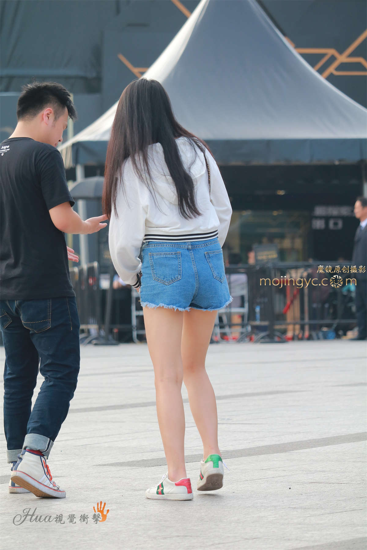 图片[2]-带墨镜的高腰长腿热裤-日更街拍