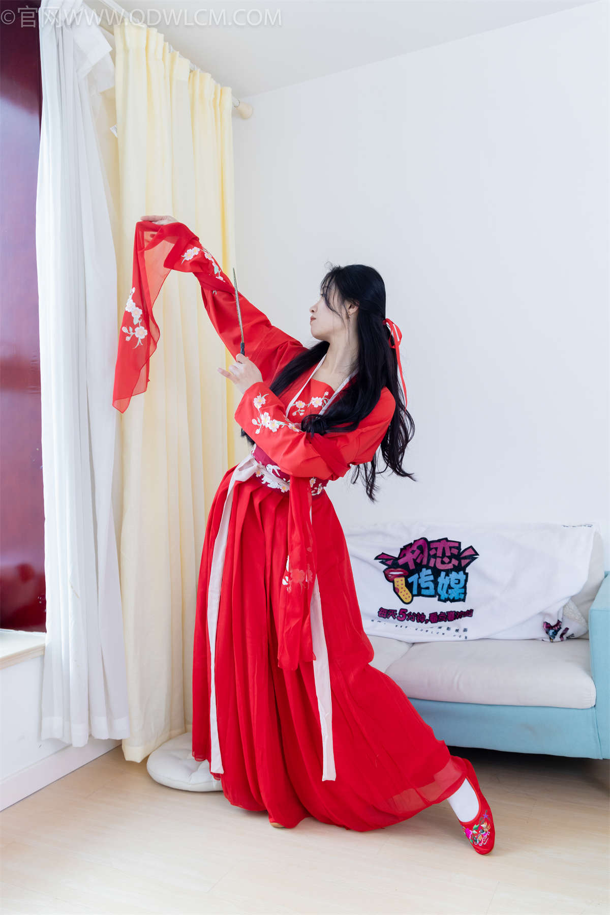 图片[2]-物恋传媒 NO.2328 绒绒-汉服、布鞋、白棉袜（打底）红色船袜（叠穿）-日更街拍