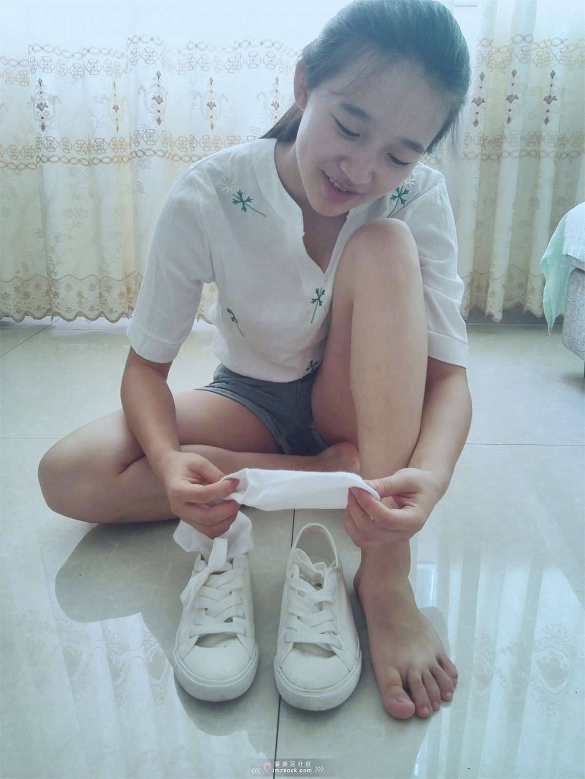 MZSOCK-2018 No.208 小女生小白鞋+白棉袜秀-日更街拍