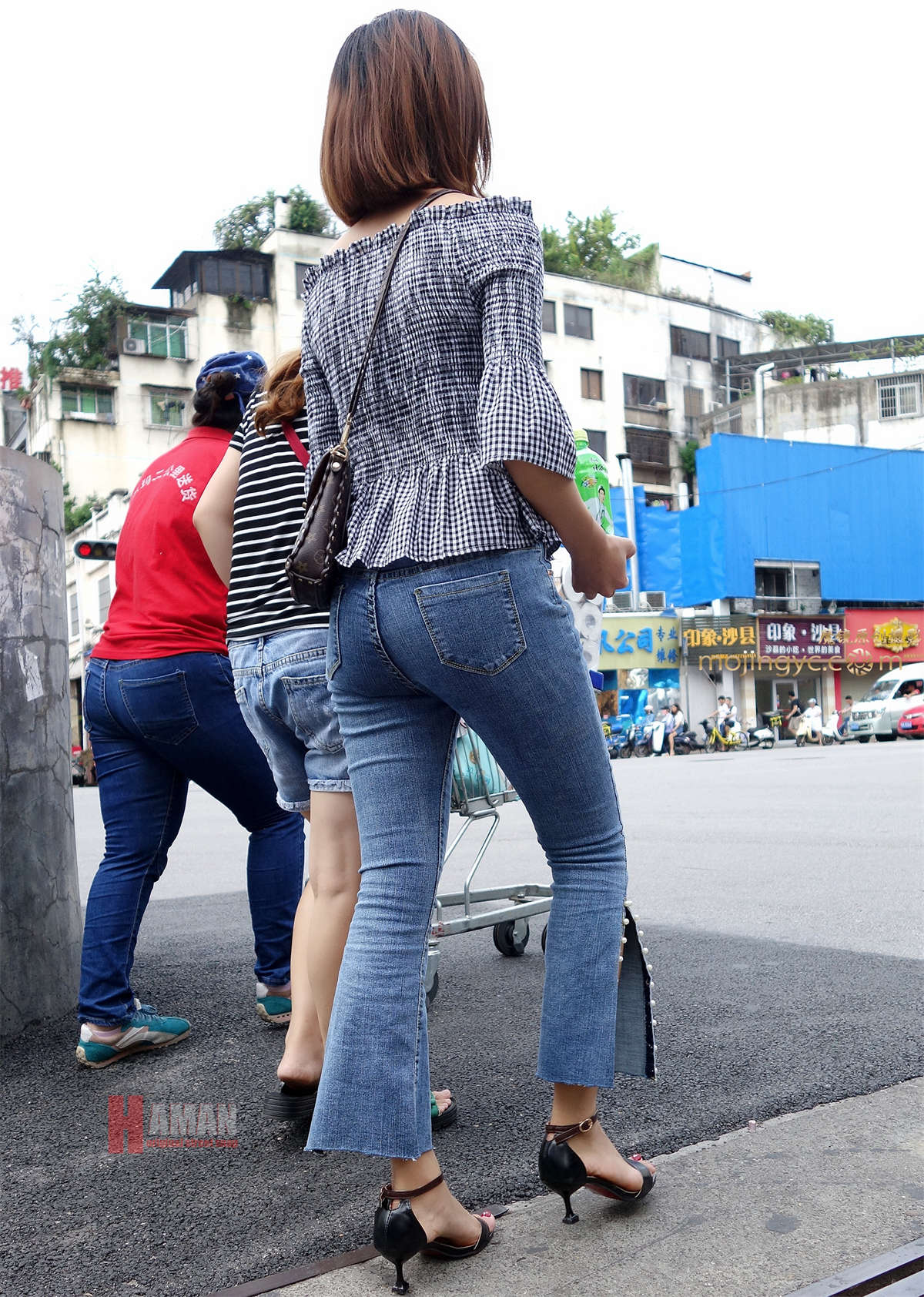 图片[2]-肉搏篇——喇叭蓝牛高跟街拍-日更街拍