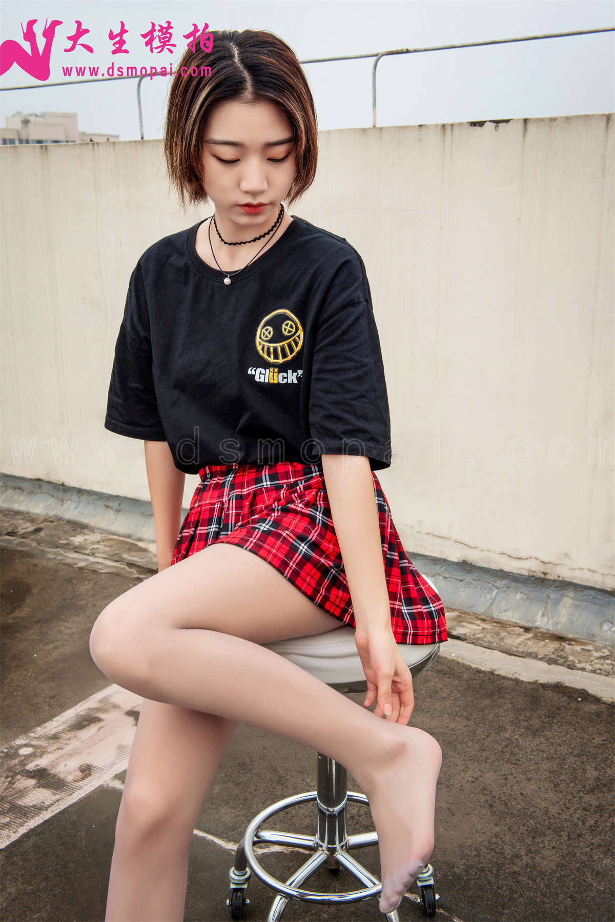 图片[2]-大生模拍 NO.211 小小 天台美足-日更街拍