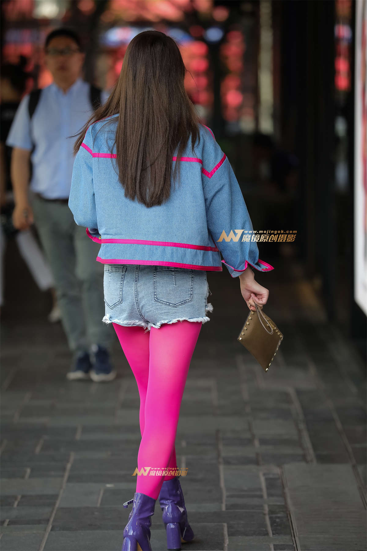 图片[2]-难得一遇 抢眼的丝袜美女-日更街拍