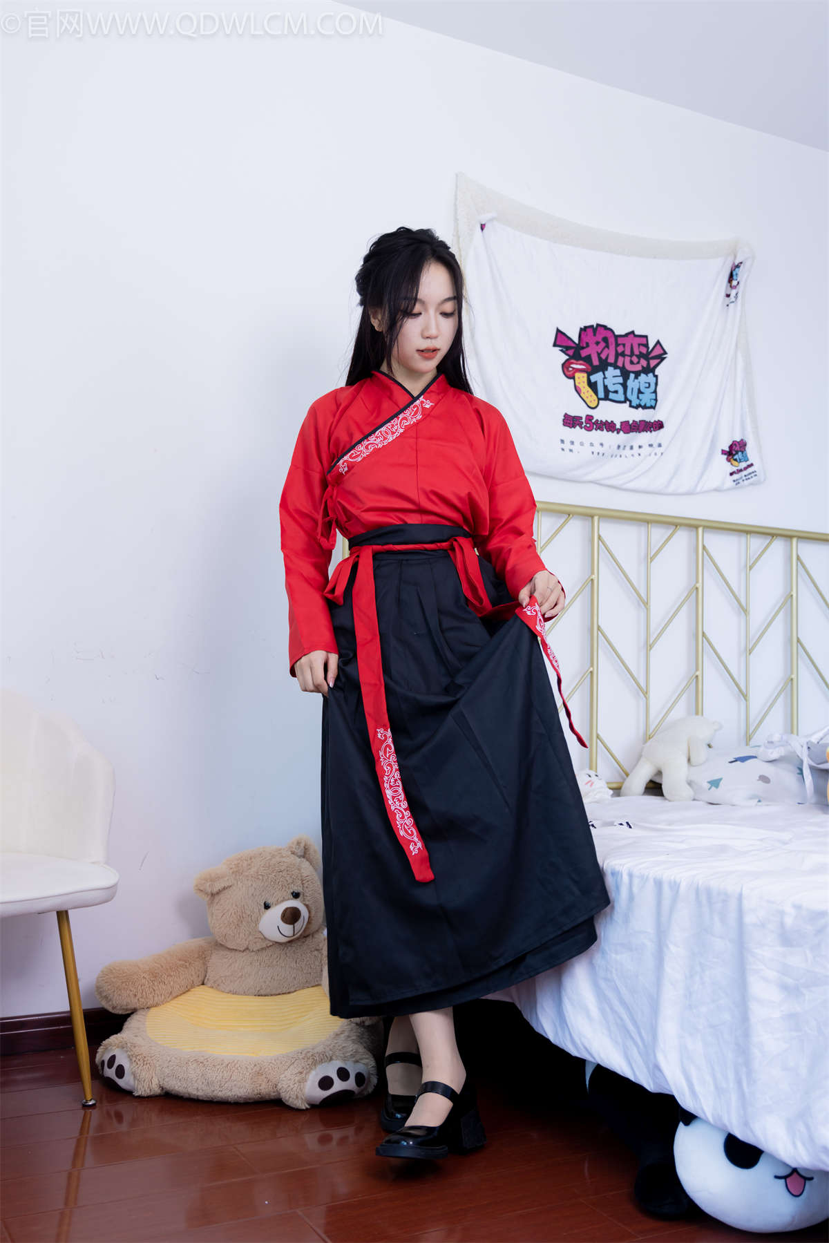 图片[2]-物恋传媒 NO.2330 纱纱-汉服、皮鞋、白棉袜、薄肉丝（脚尖加固款）-日更街拍