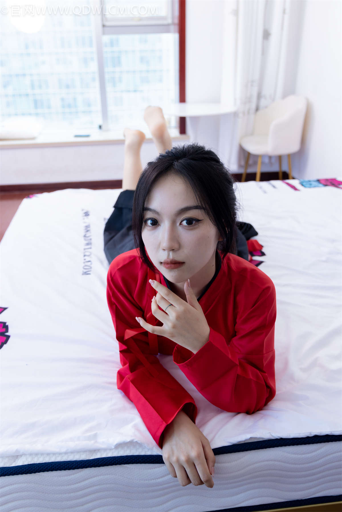 物恋传媒 NO.2330 纱纱-汉服、皮鞋、白棉袜、薄肉丝（脚尖加固款）-日更街拍