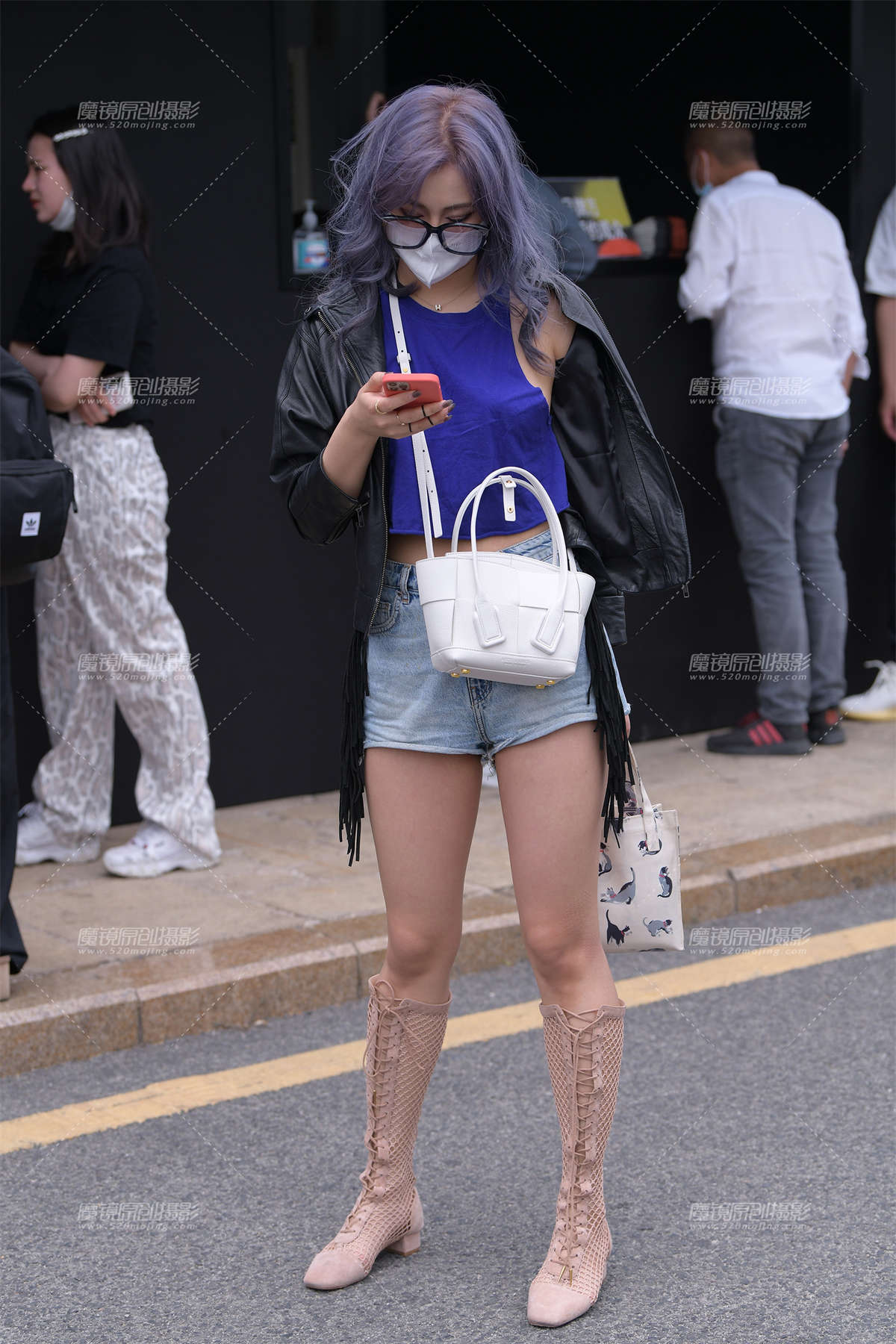 性感的热裤小姐姐-日更街拍