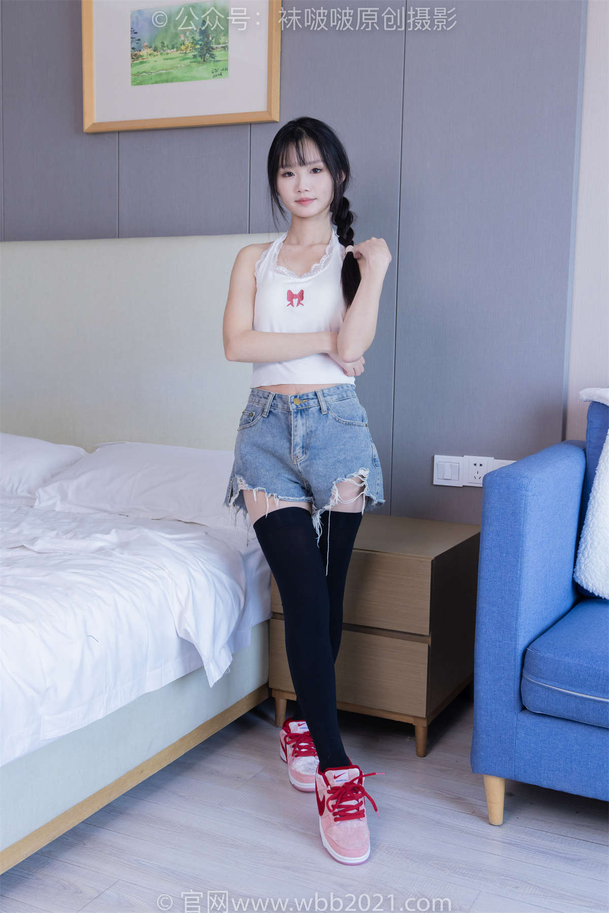 图片[2]-袜啵啵 No.390 甜甜圈-板鞋、厚黑丝大腿袜、厚白丝大腿袜 花絮版-日更街拍