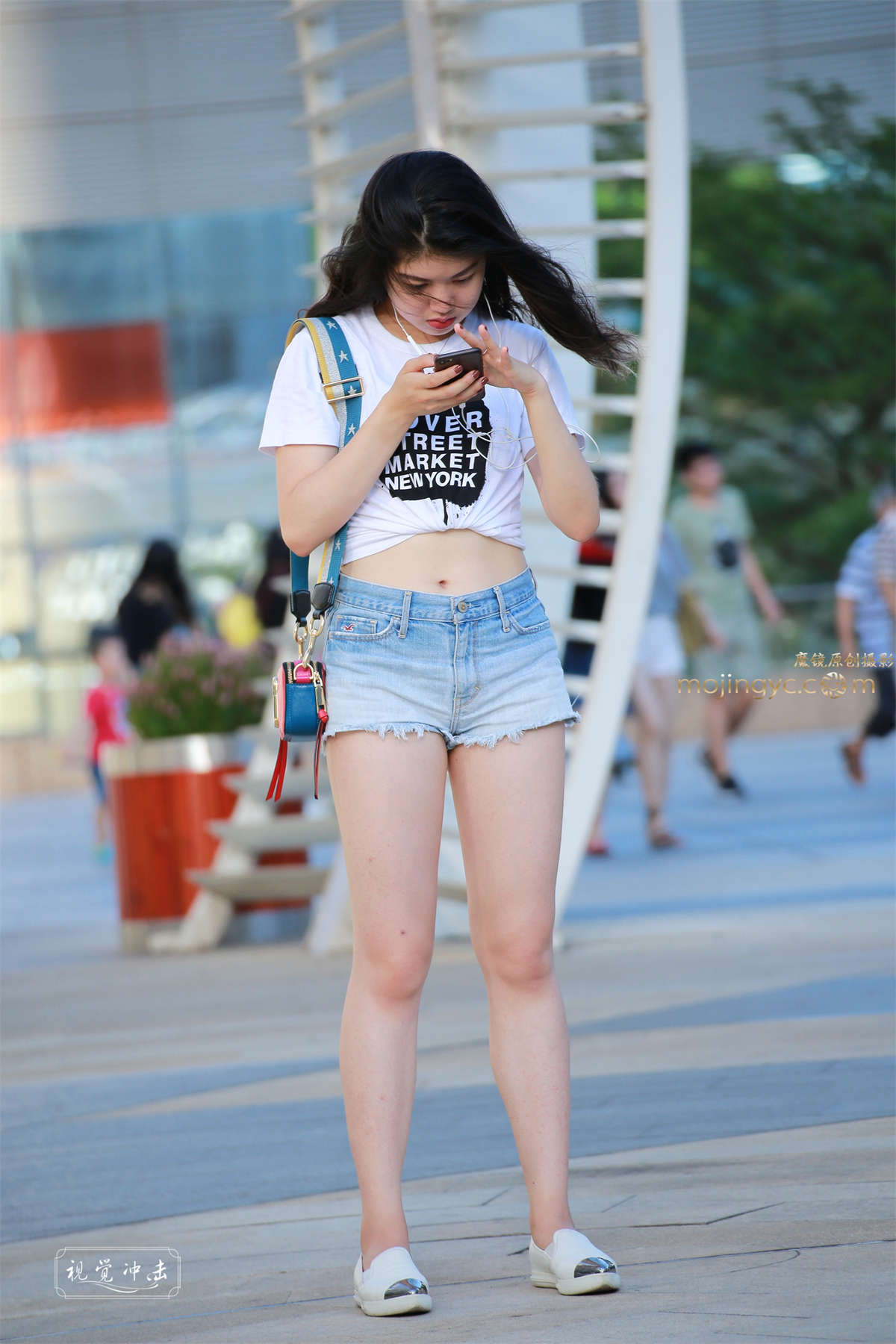 性感露腰肚脐 热裤 美眉-日更街拍