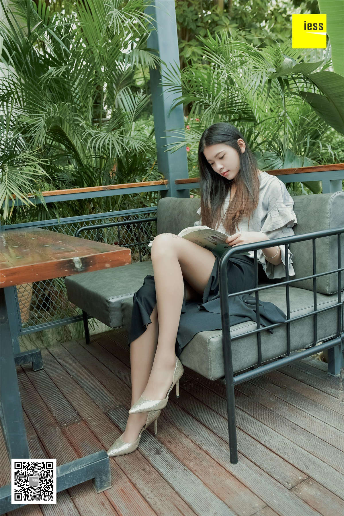IESS异思趣向 丝享家150期：正在看书的棕丝美女七七-日更街拍
