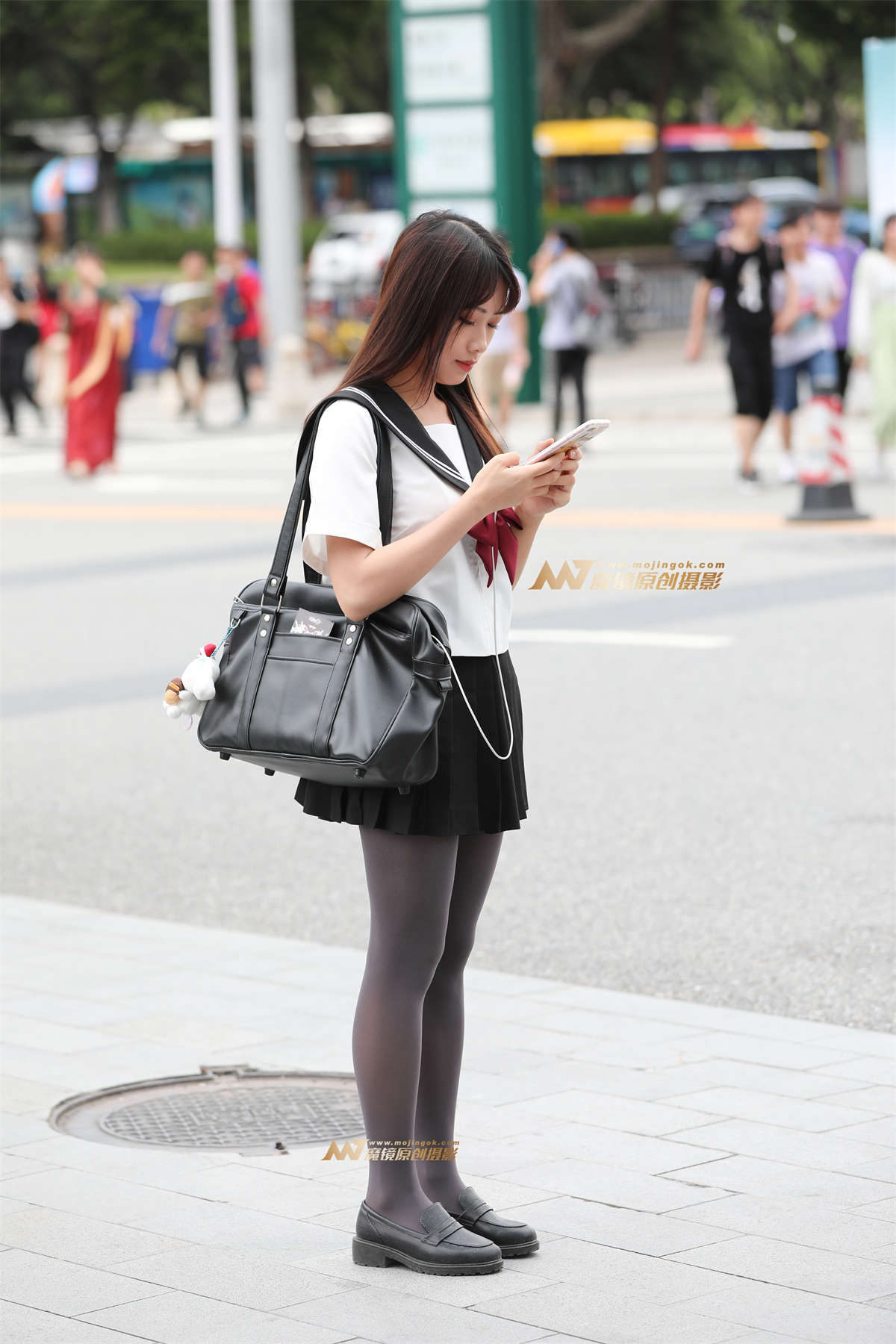 图片[2]-[辉辉赛贴]灰色丝袜jk校服美眉-日更街拍